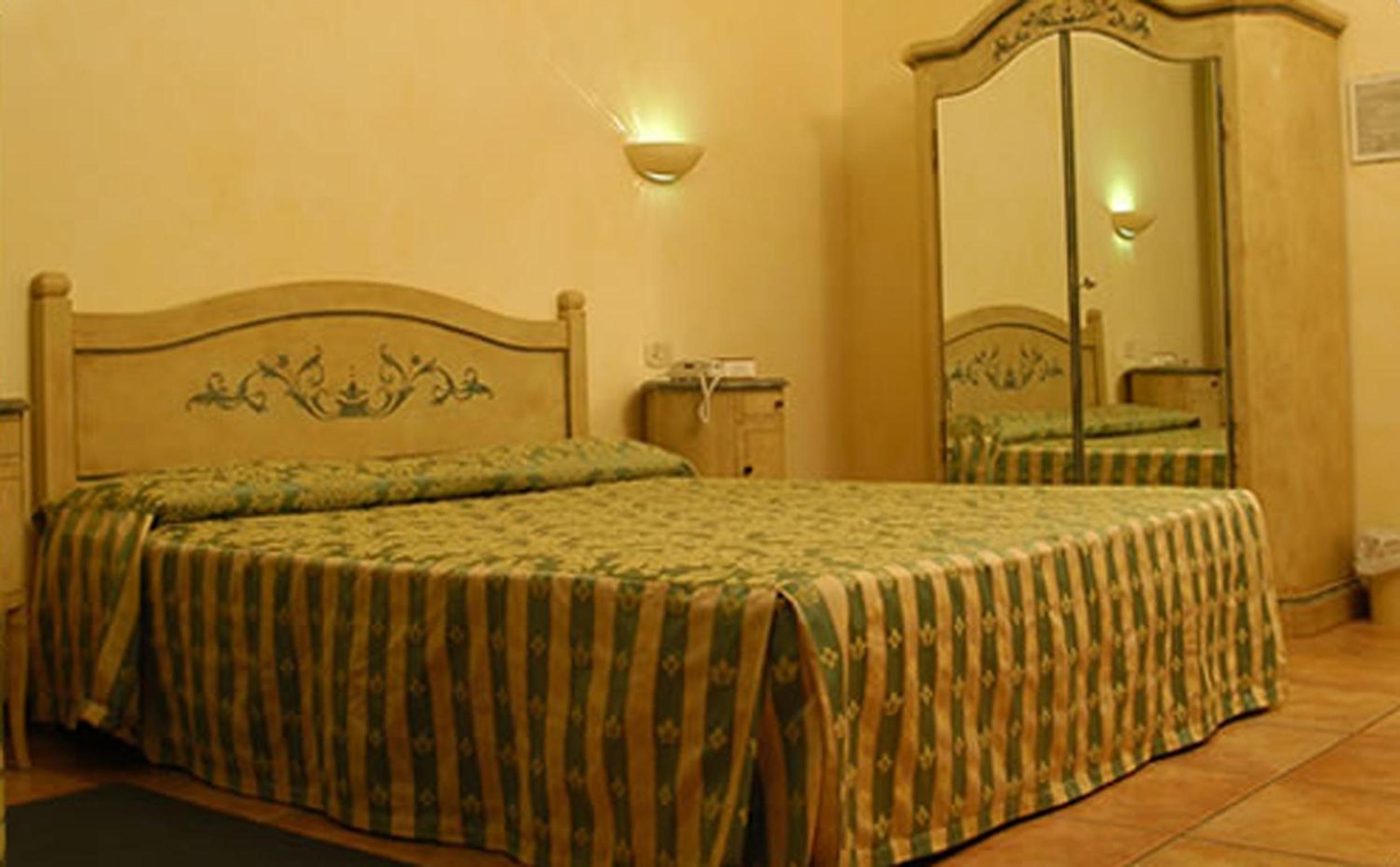 Double Room with Spa Bath photo 3