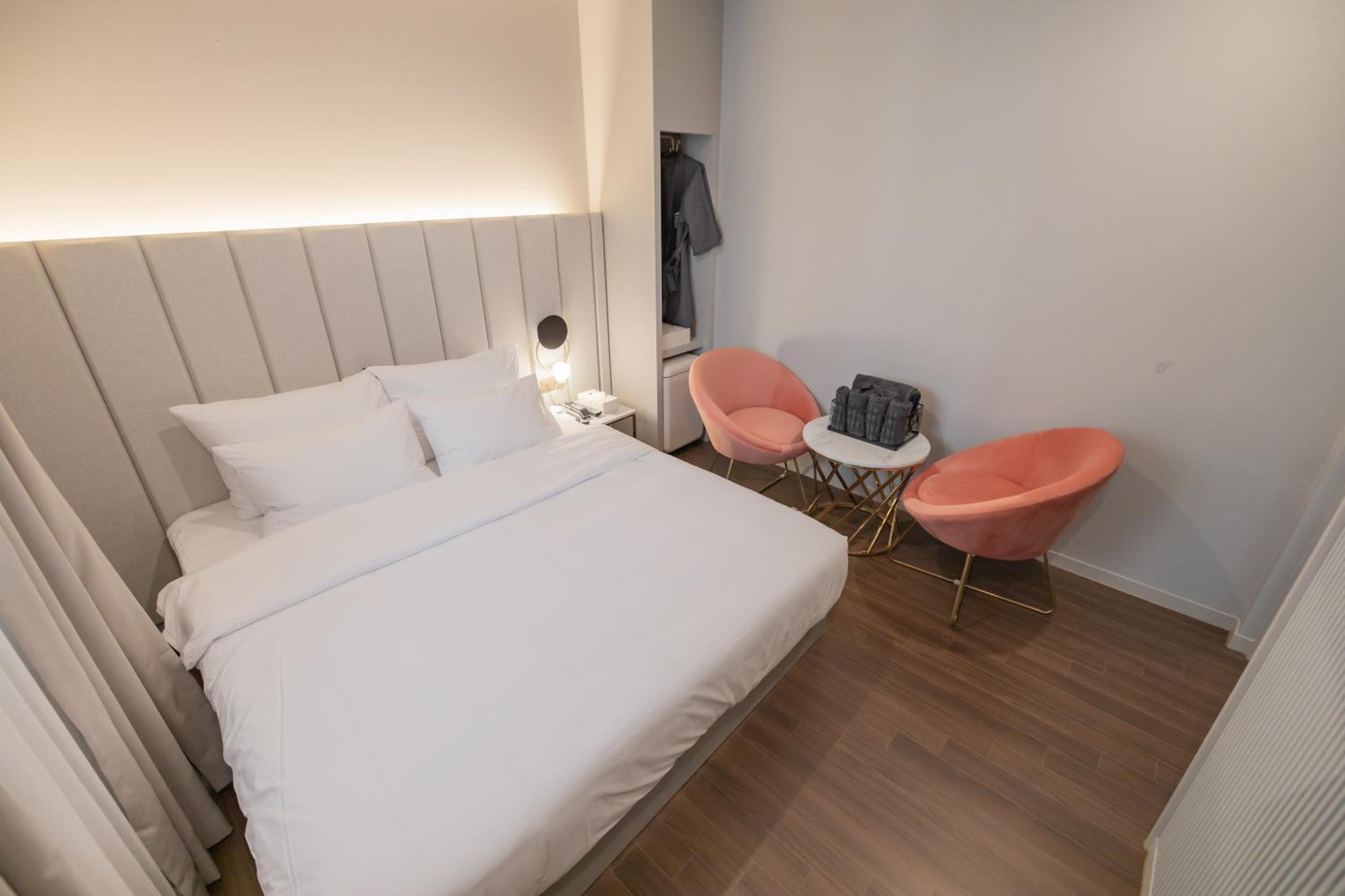 Standard Double Room - Photo 2