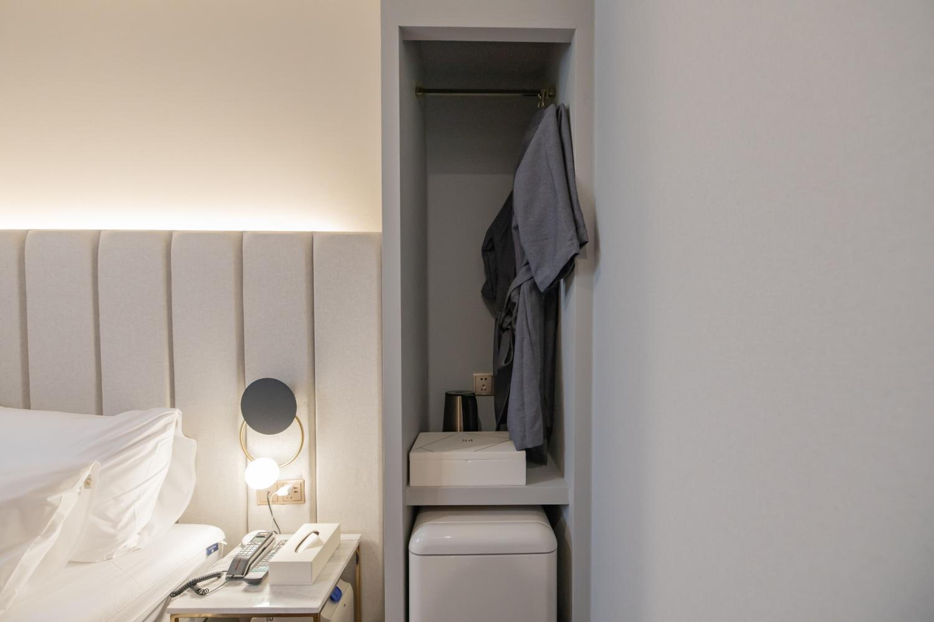 Standard Double Room - Photo 15