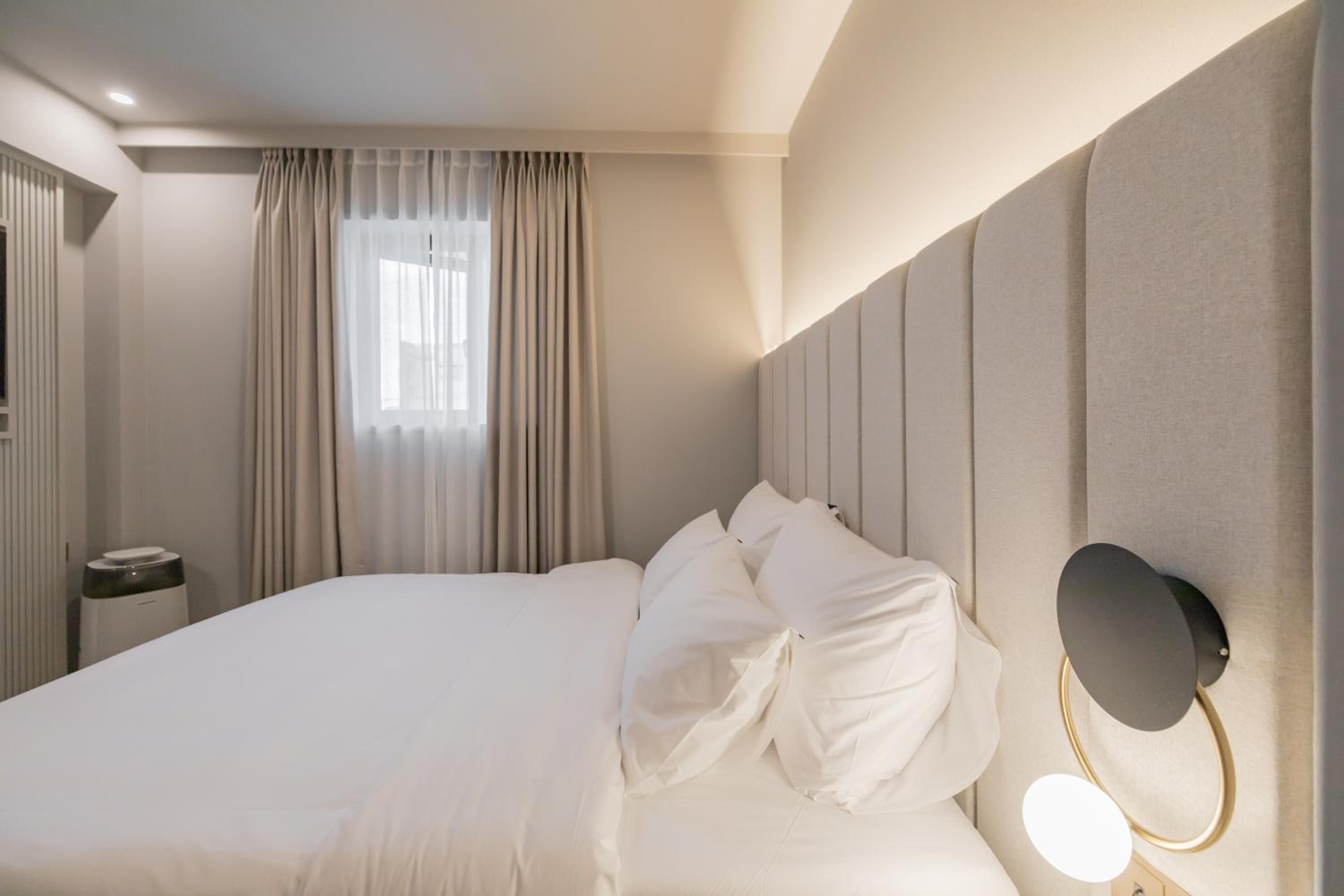 Standard Double Room - Photo 7