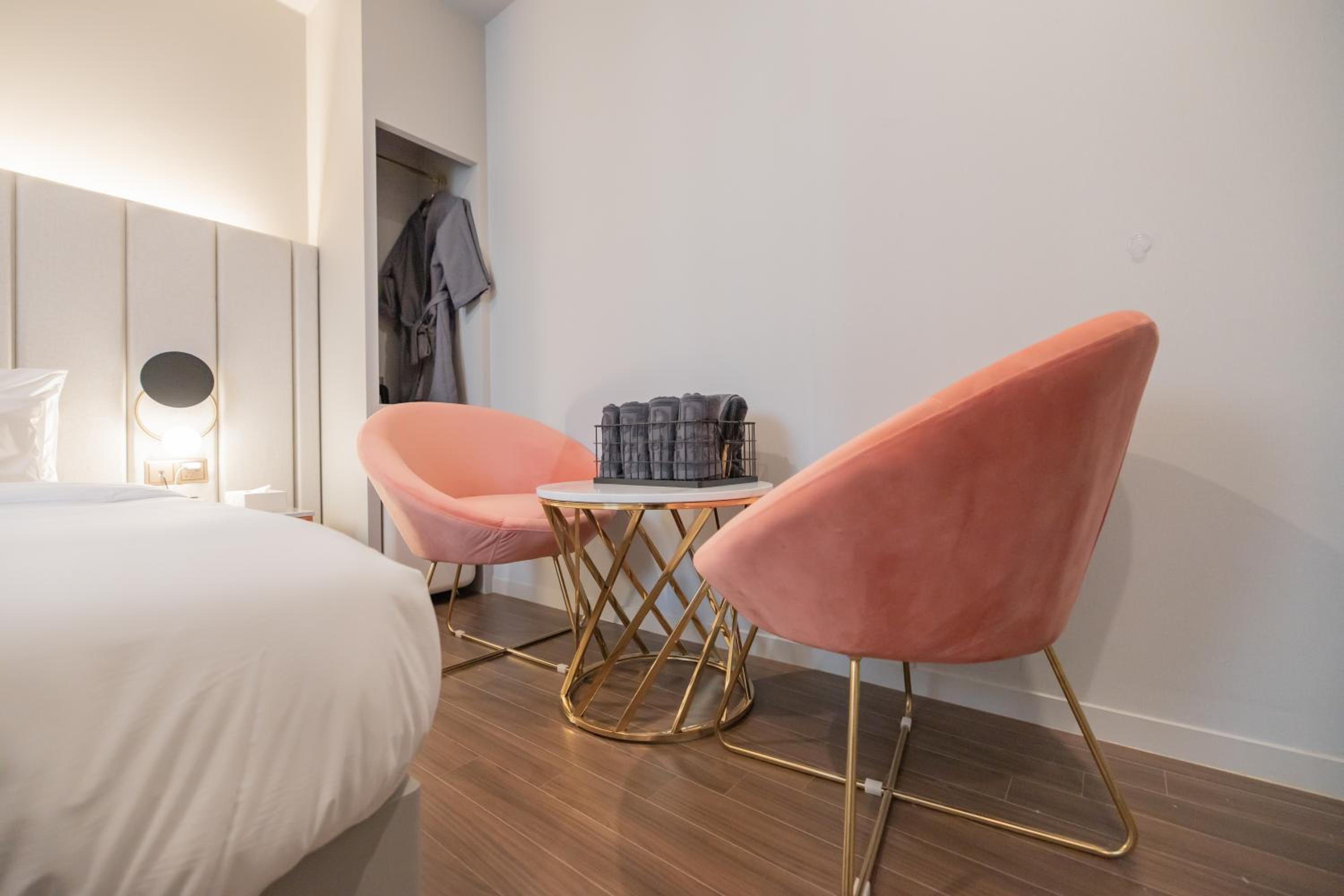 Standard Double Room - Photo 4
