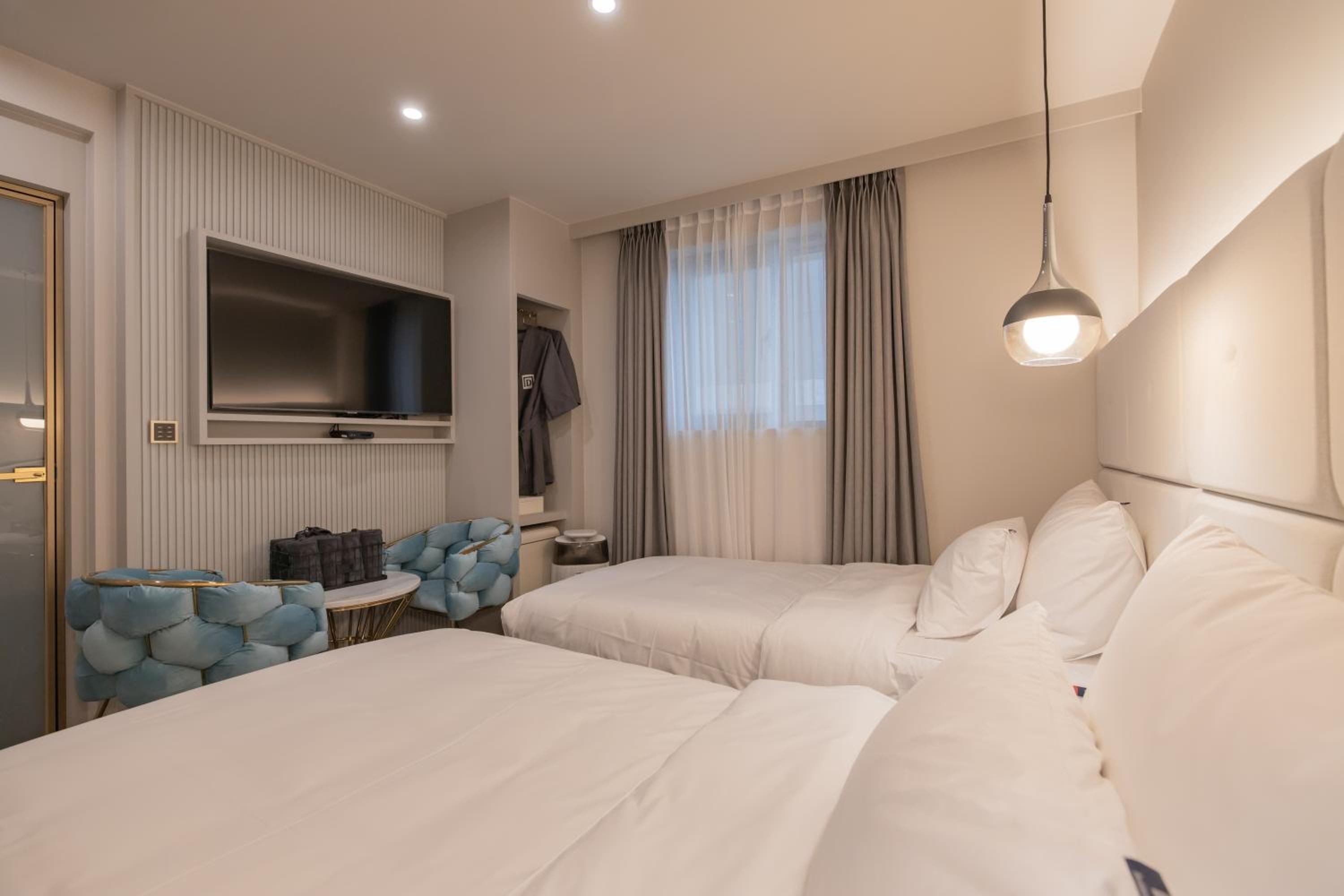 Standard Twin Room - Photo 5