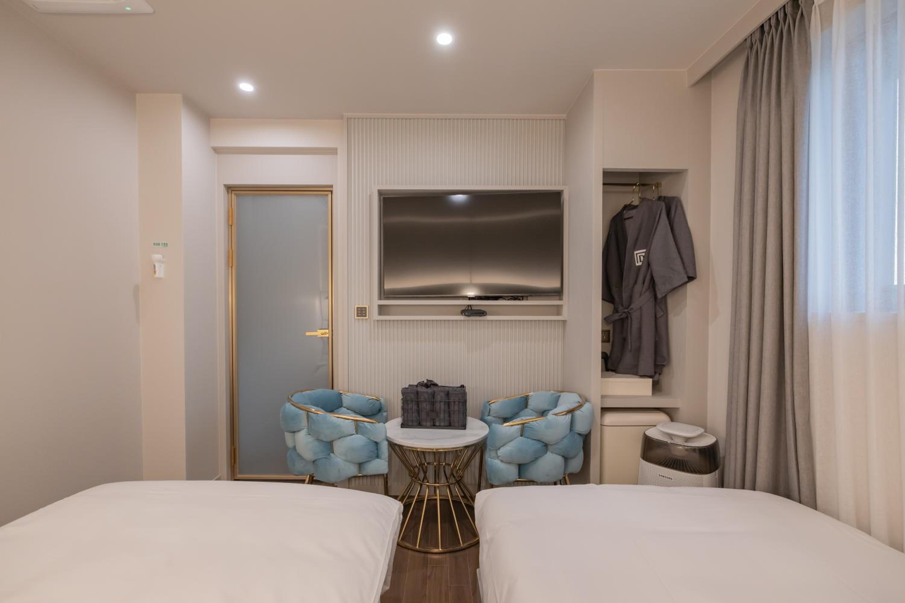 Standard Twin Room - Photo 1