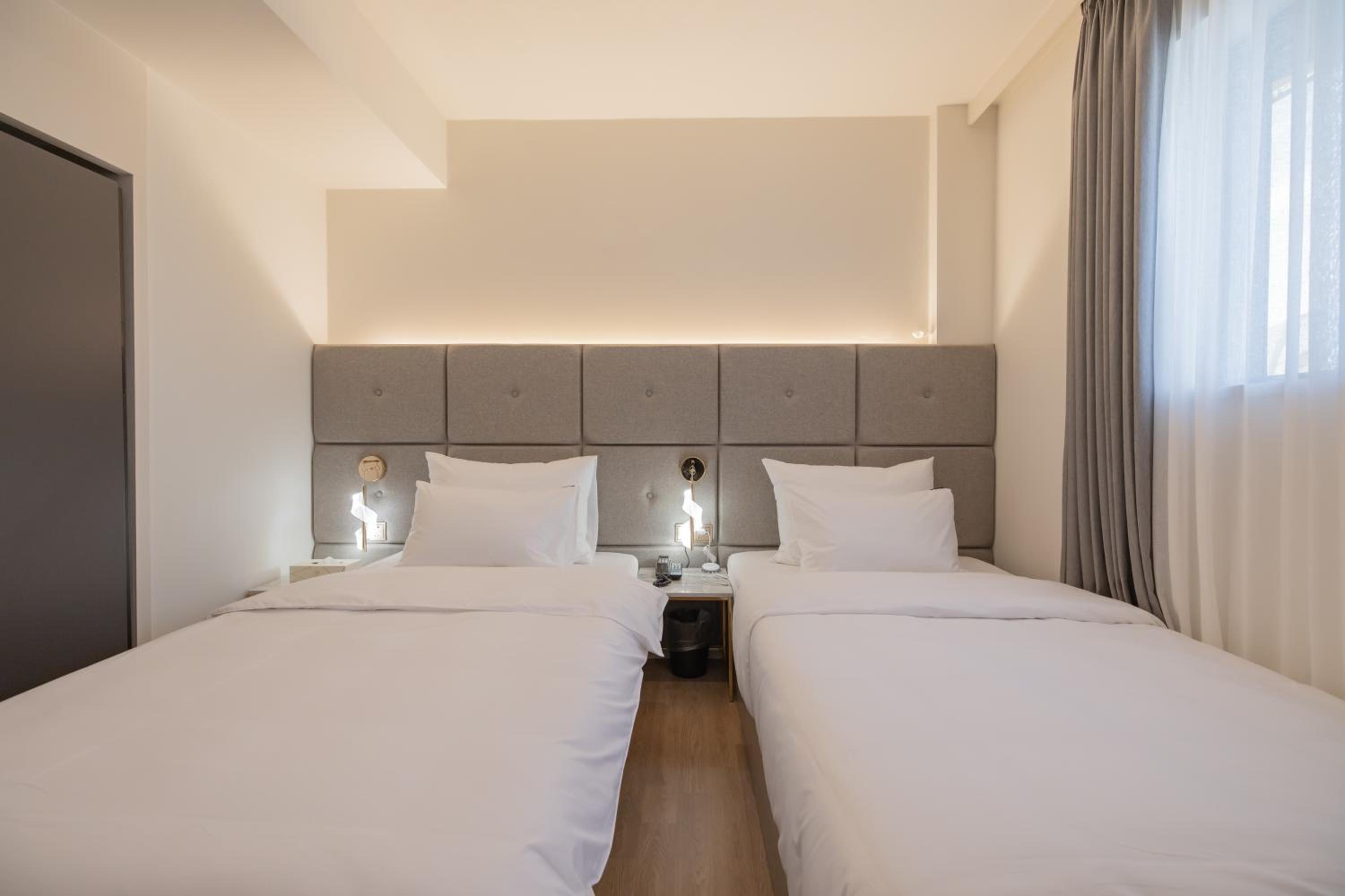 Deluxe Twin Room - Photo 2