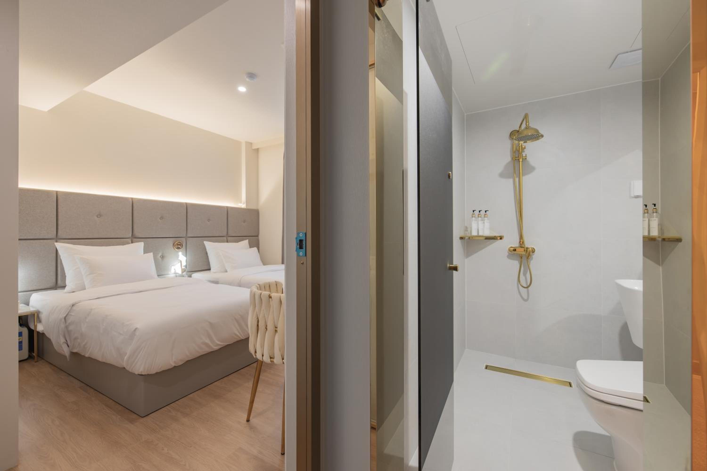 Deluxe Twin Room - Photo 5