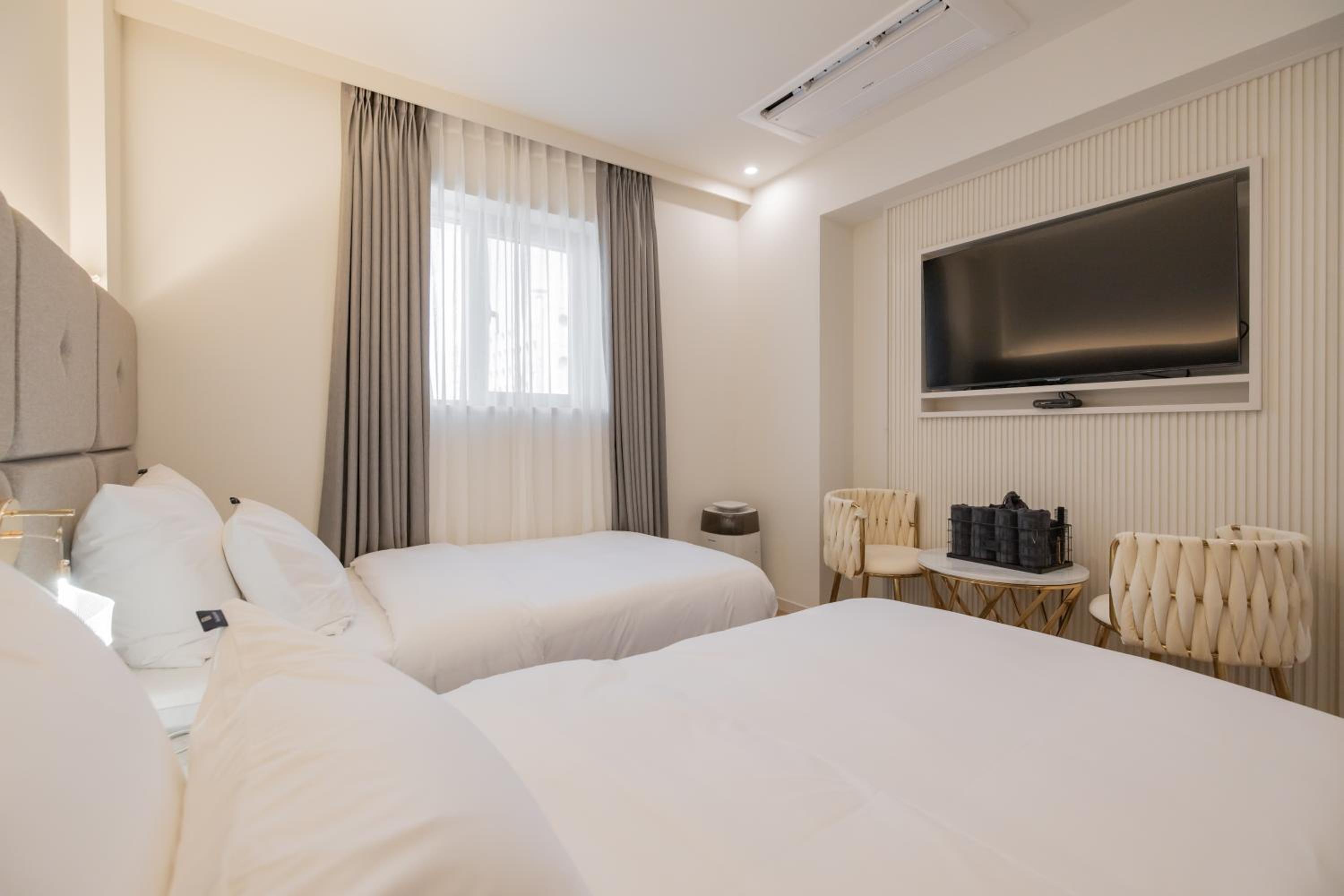 Deluxe Twin Room - Photo 8