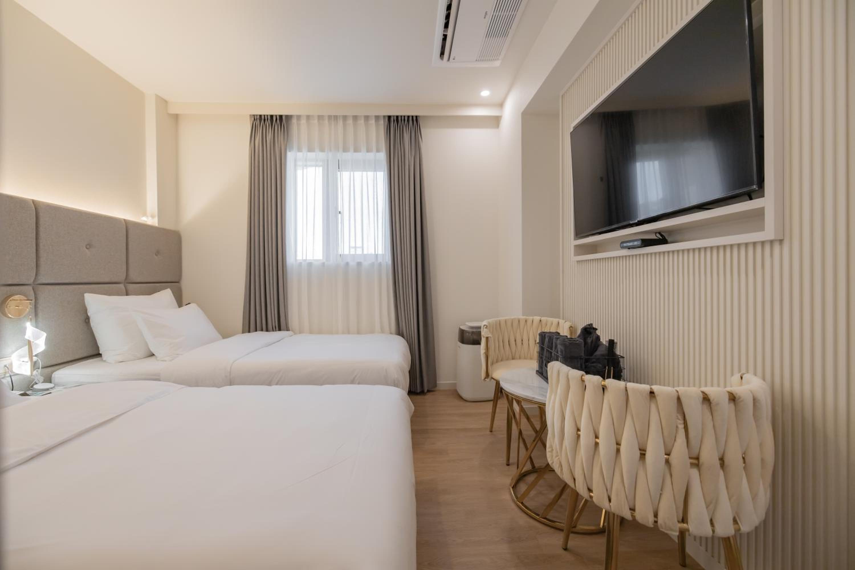 Deluxe Twin Room - Photo 9
