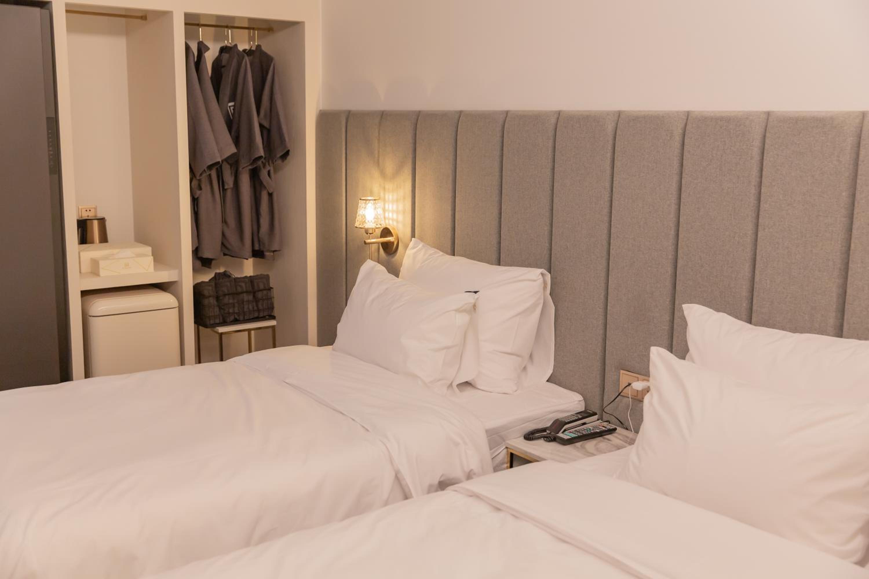 Twin Room - Photo 4