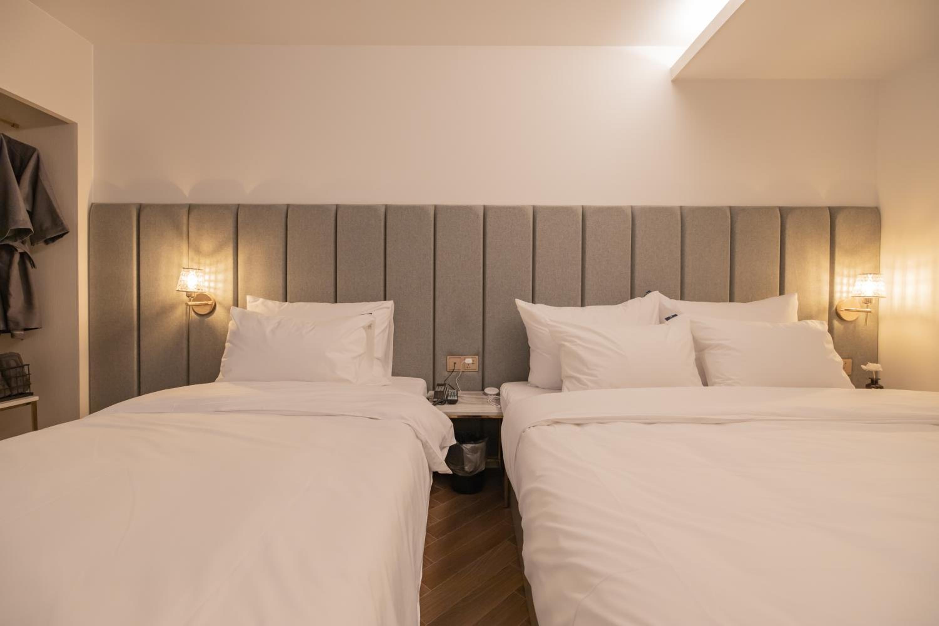 Twin Room - Photo 7