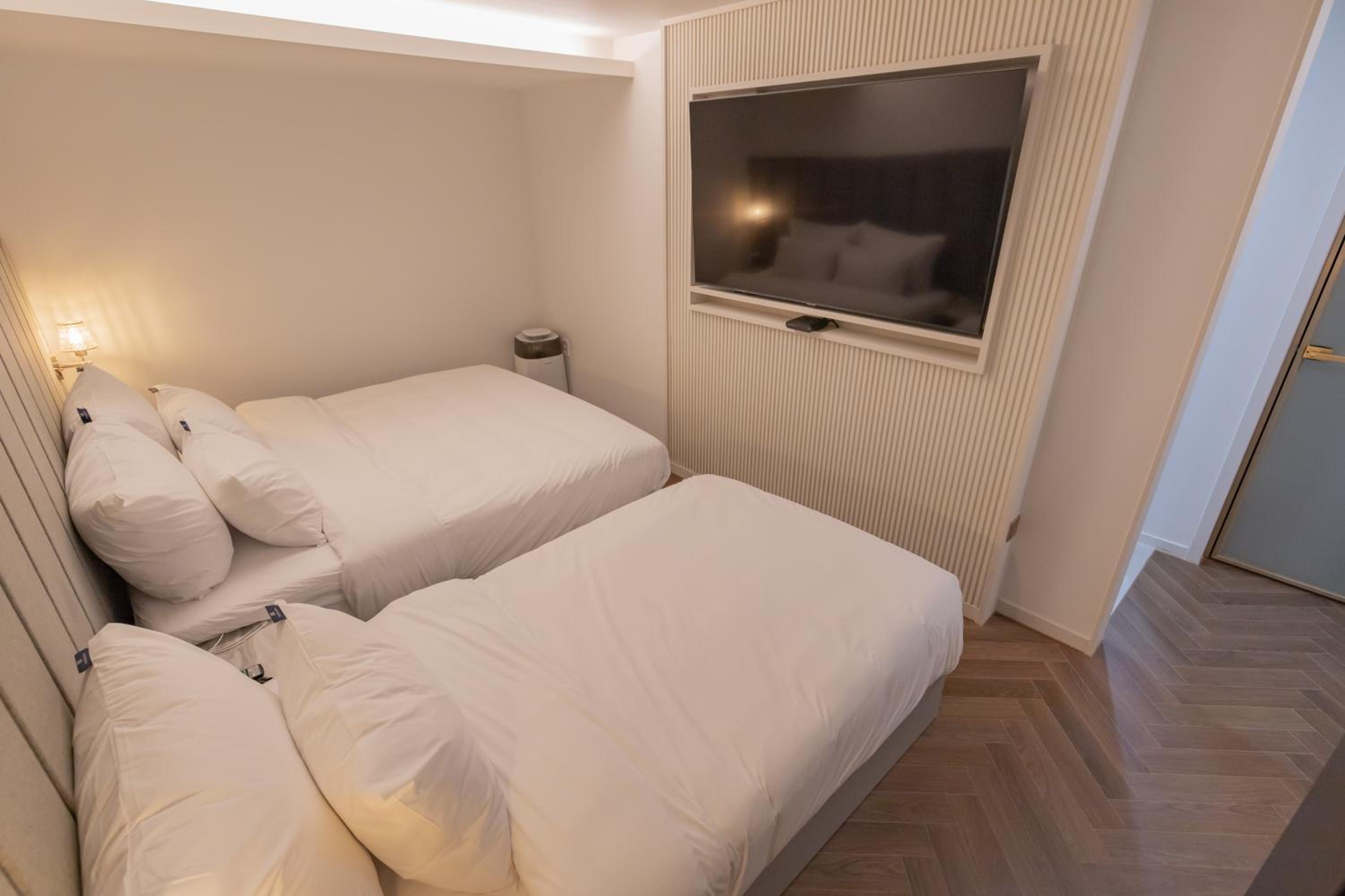 Twin Room - Photo 5