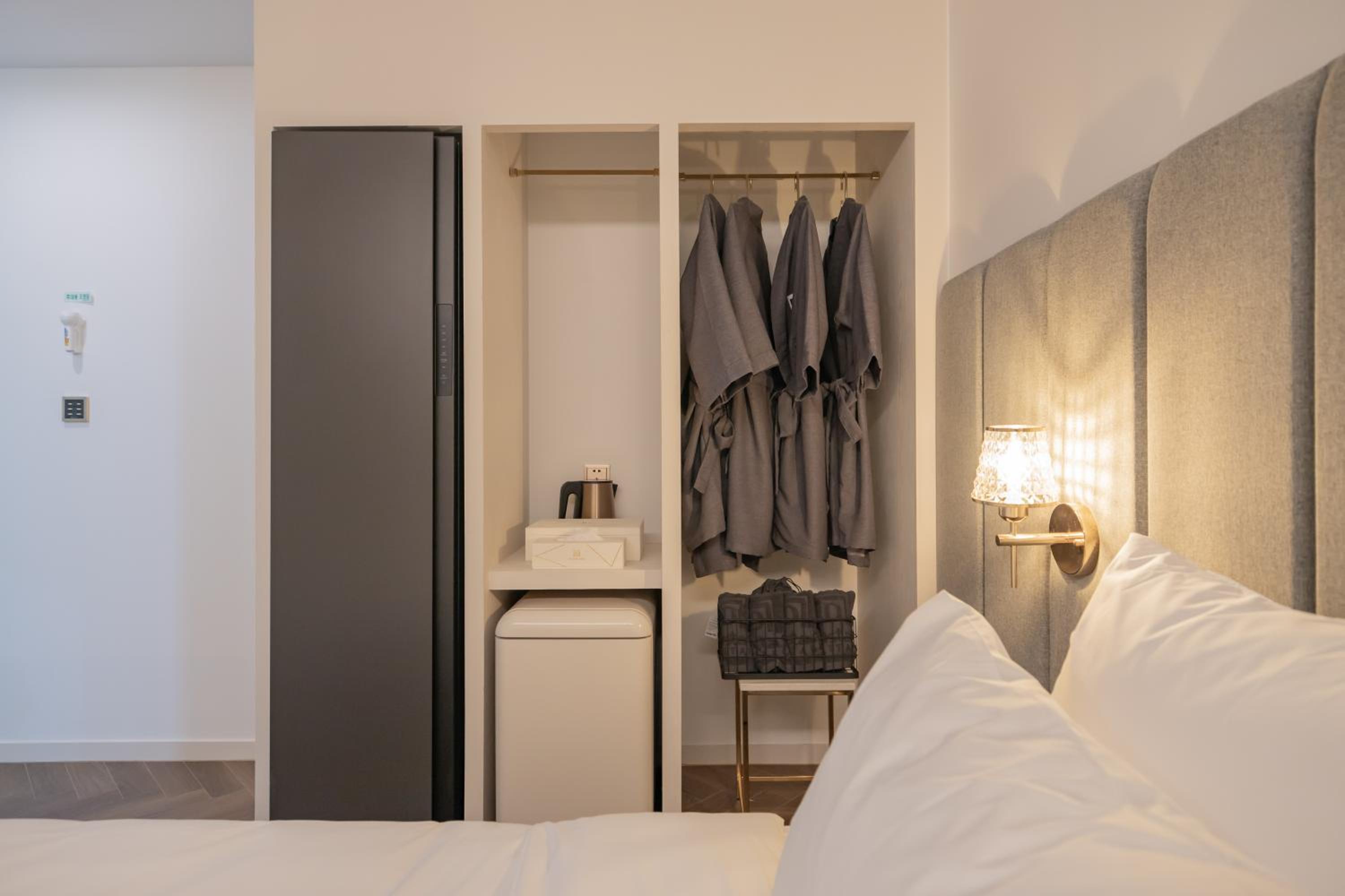 Twin Room - Photo 2