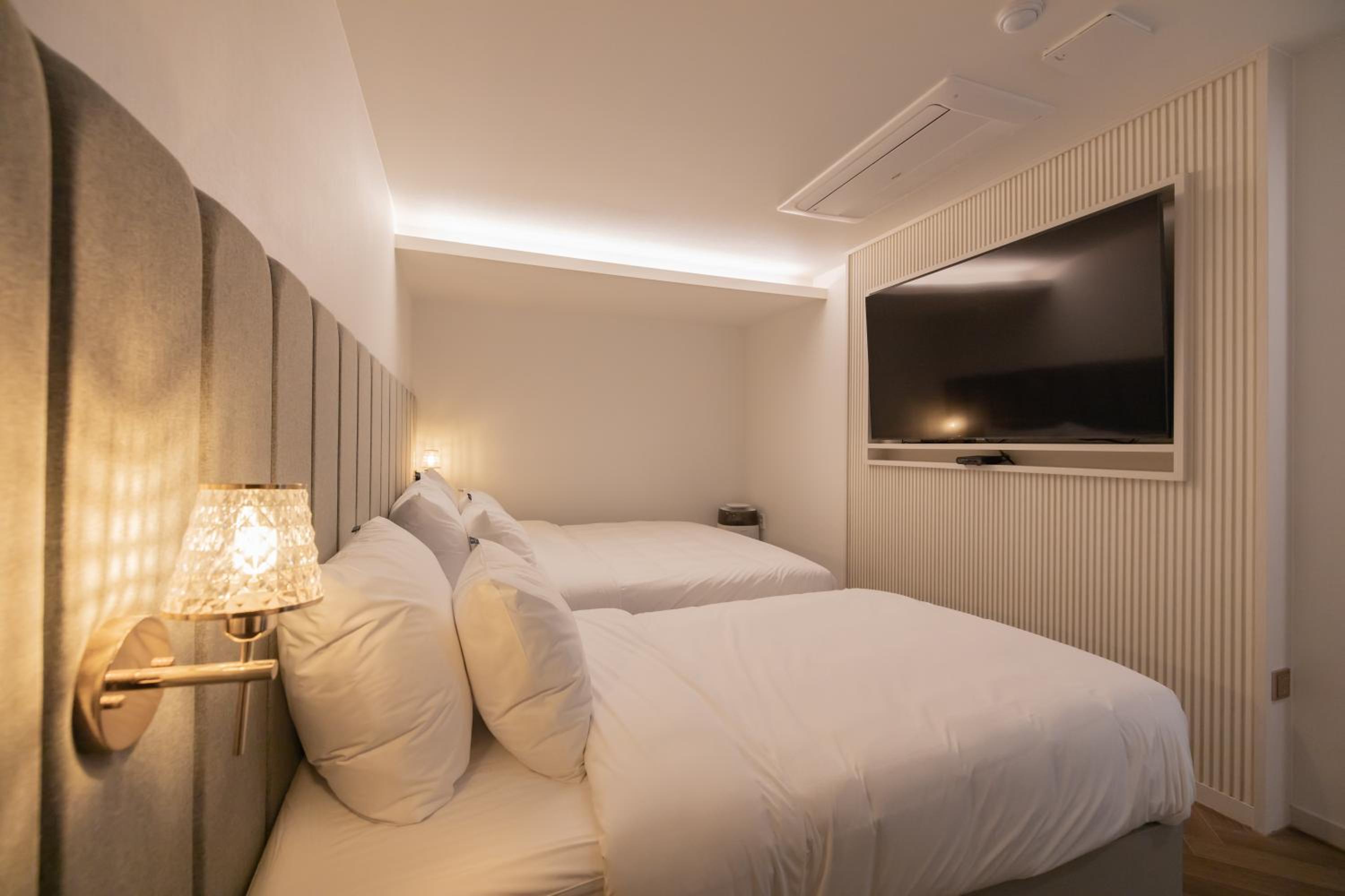 Twin Room - Photo 3