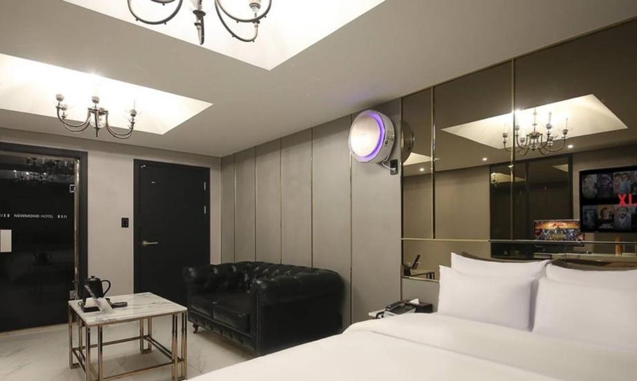 Large Double Room - Photo 1