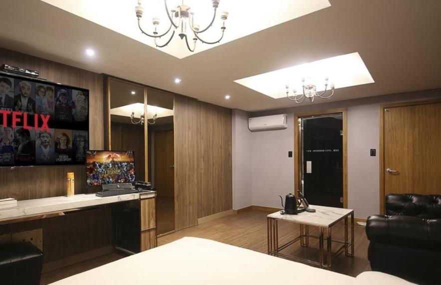 Large Double Room - Photo 2