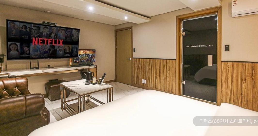 Large Double Room - Photo 3