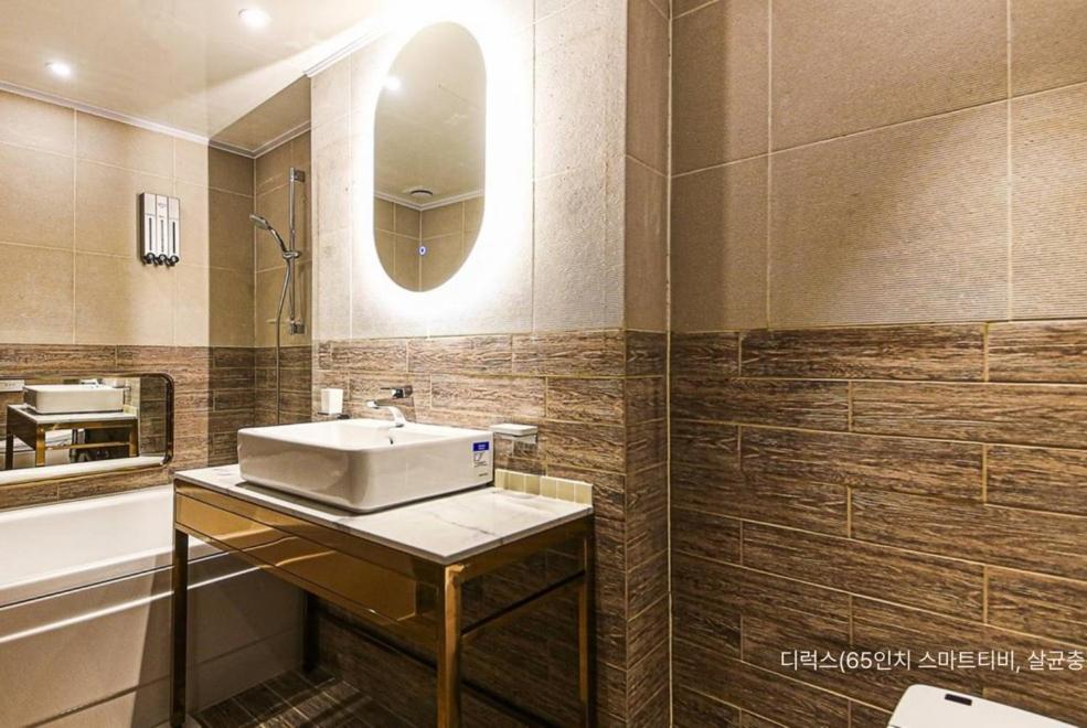 Large Double Room - Photo 4