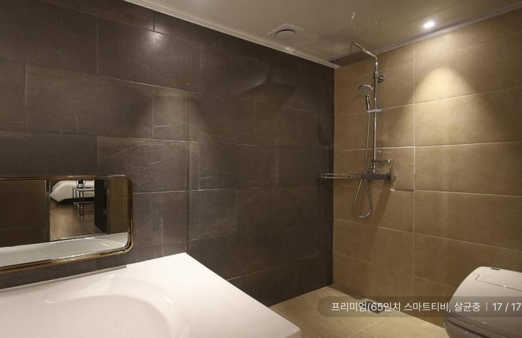 Large Double Room - Photo 4