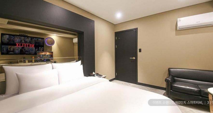 Double Room - Photo 3