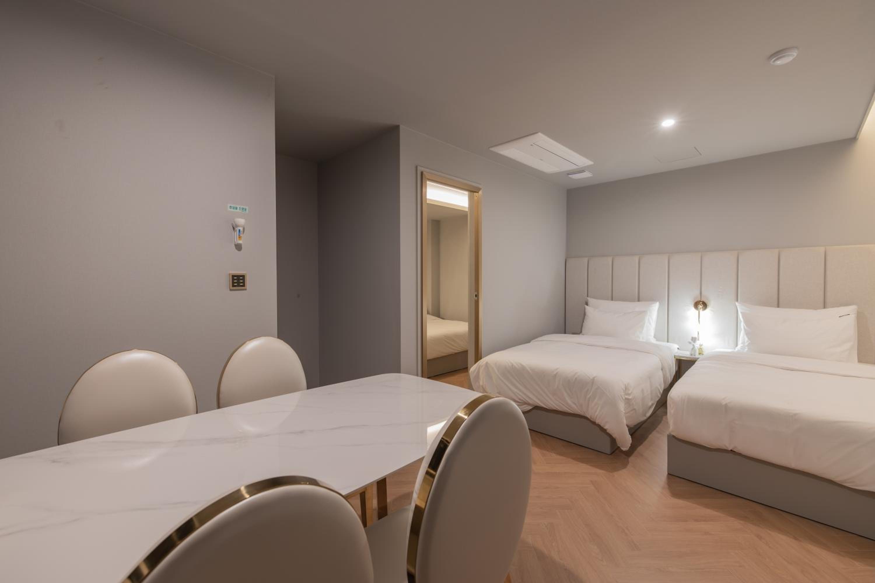 Family Suite - Photo 15