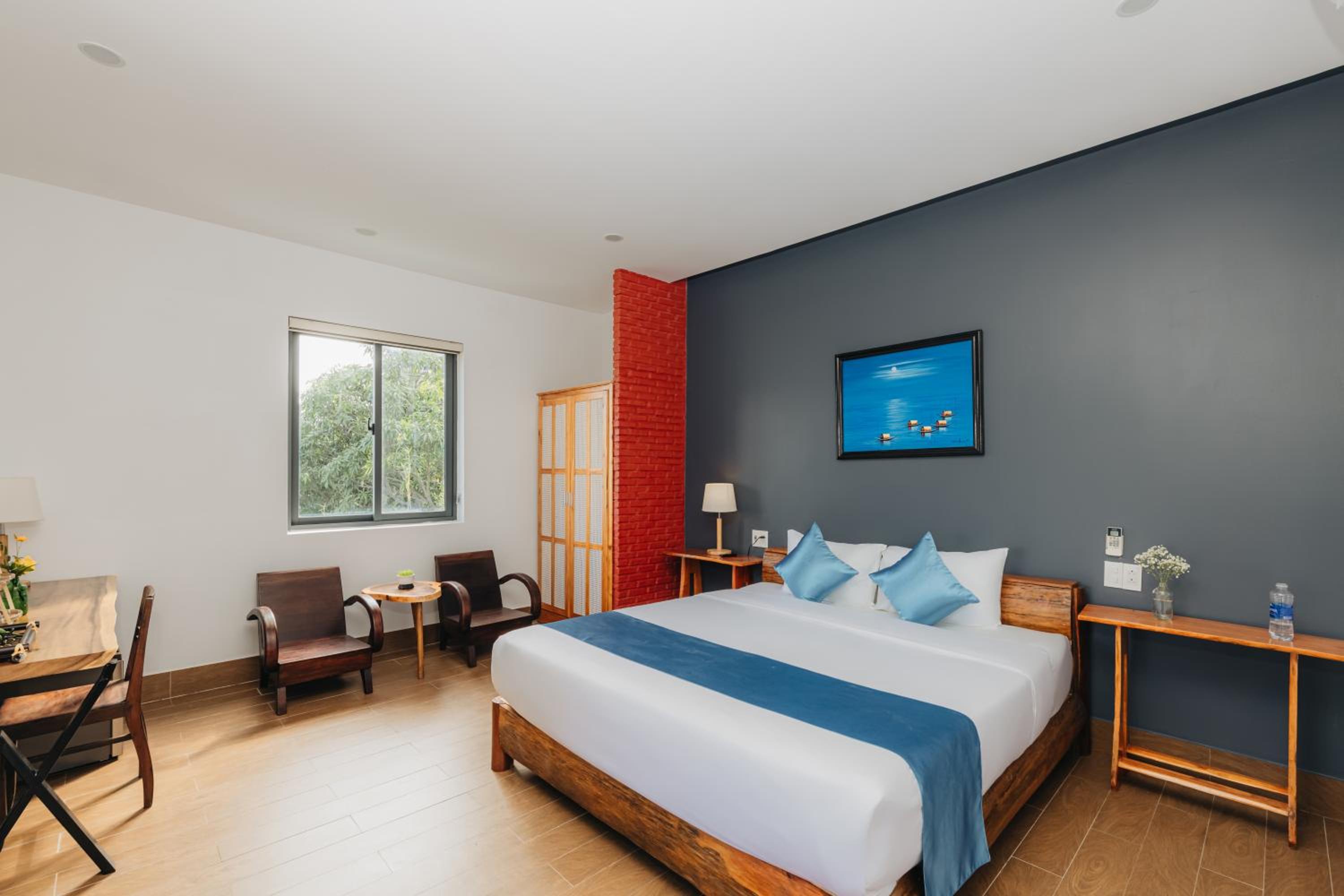Deluxe Double Room with Balcony photo 3