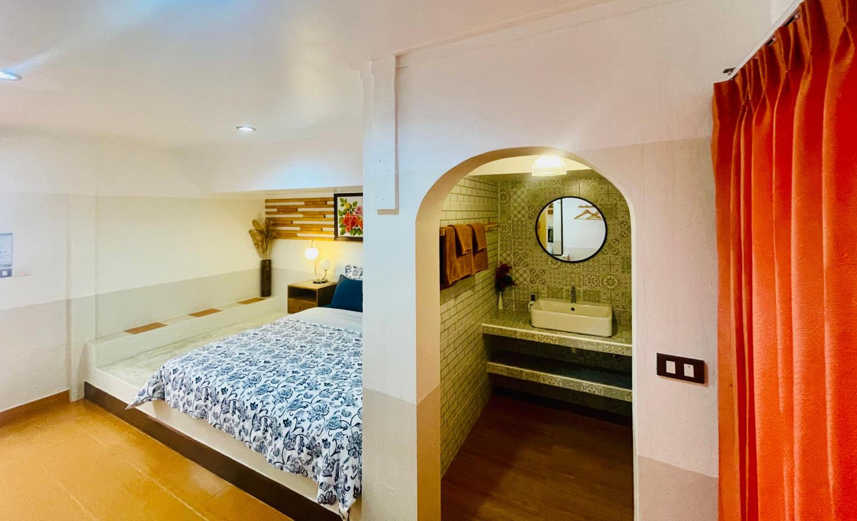 Deluxe Double Room with Balcony and Sea View - Photo 1