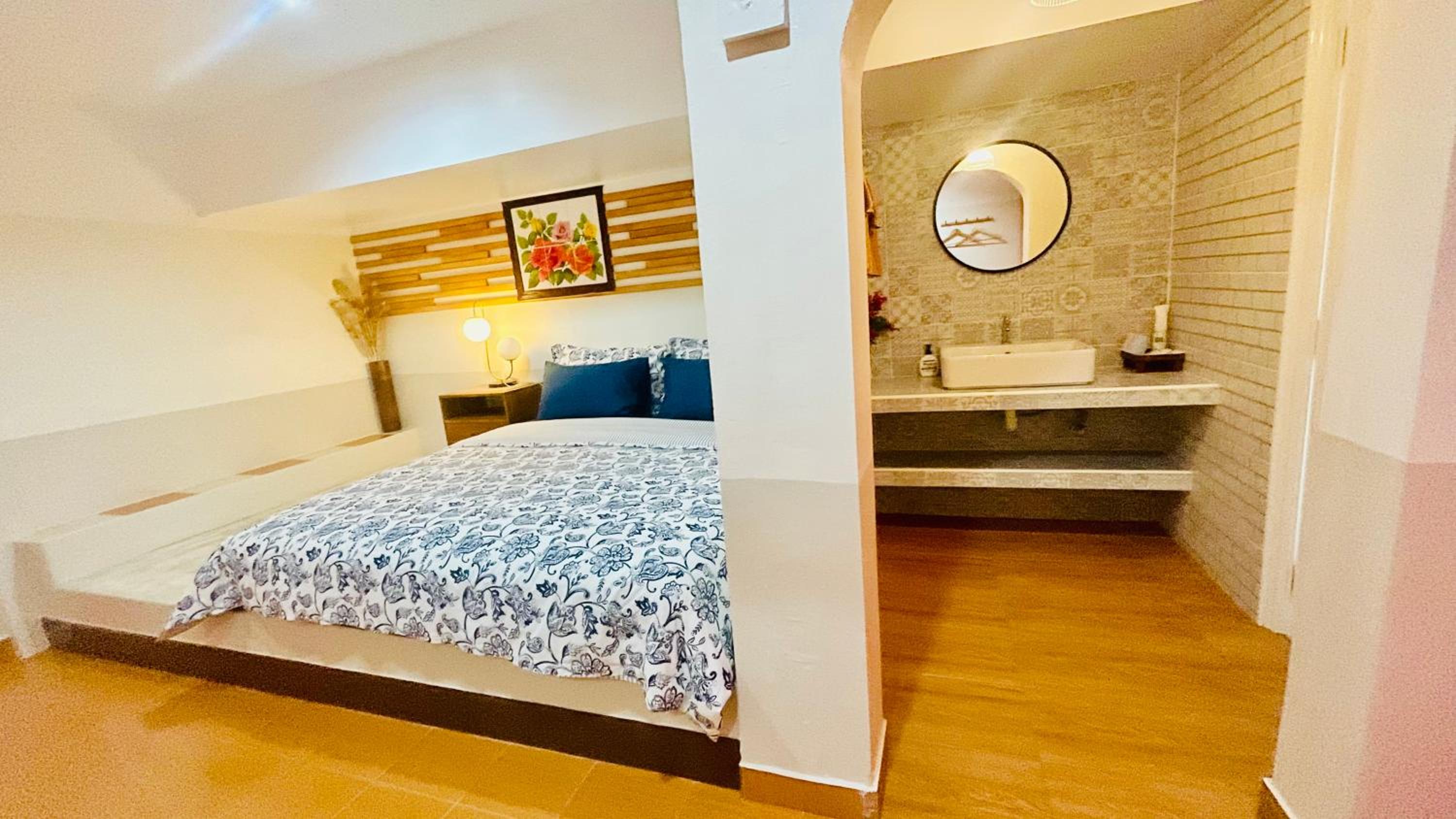 Deluxe Double Room with Balcony and Sea View - Photo 3