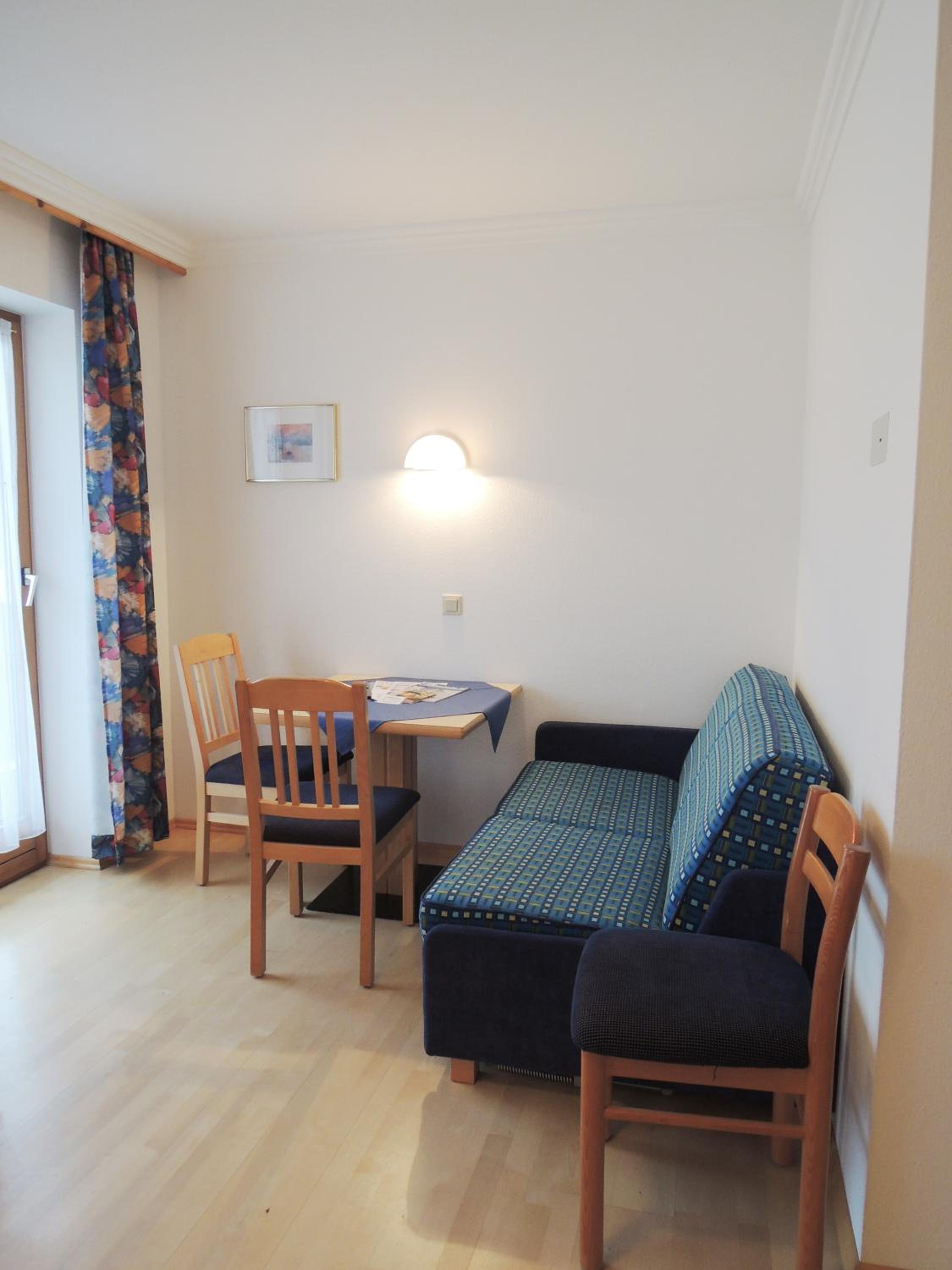 Studio Apartment with Balcony - Photo 5