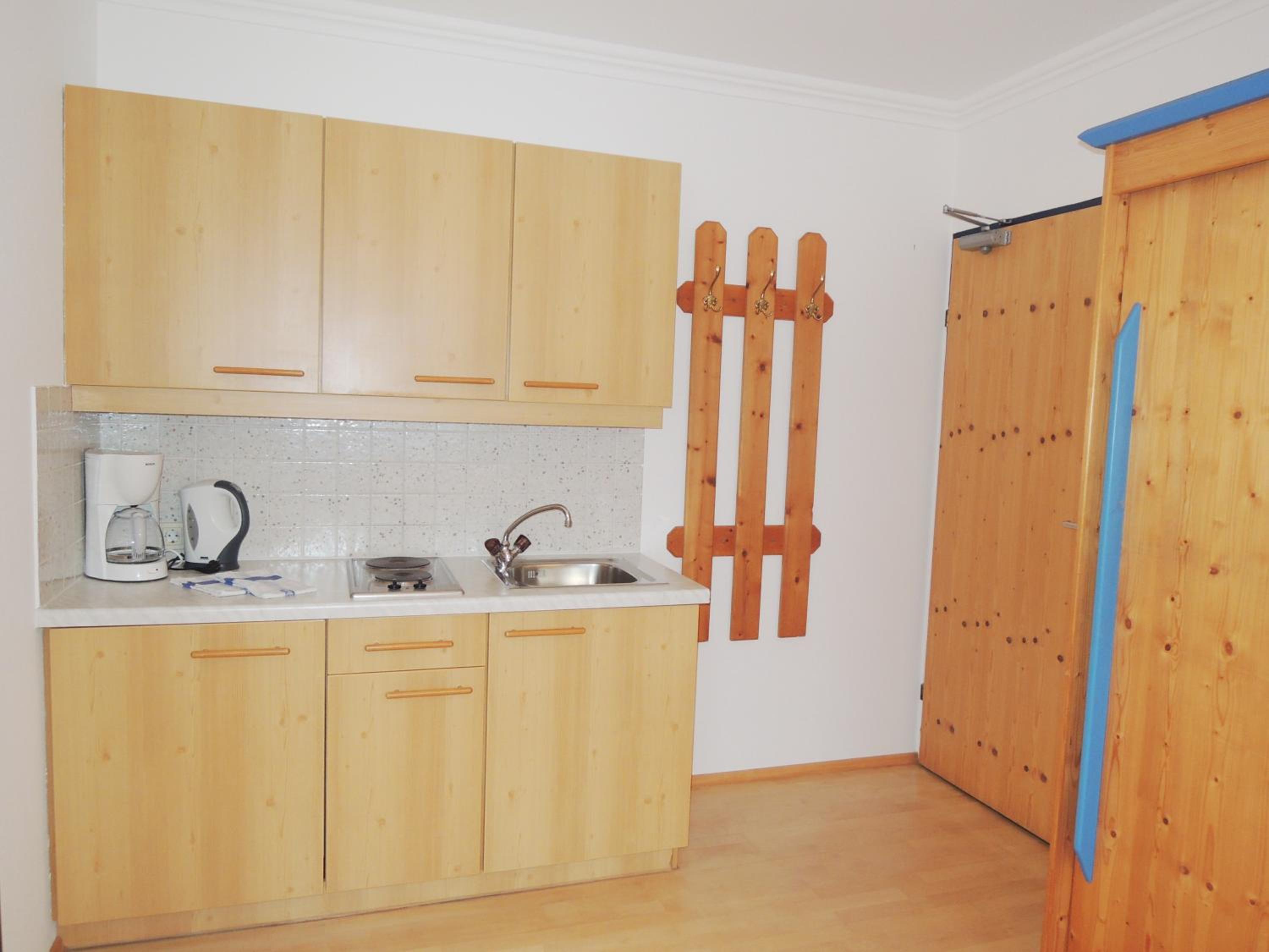 Studio Apartment with Balcony - Photo 6