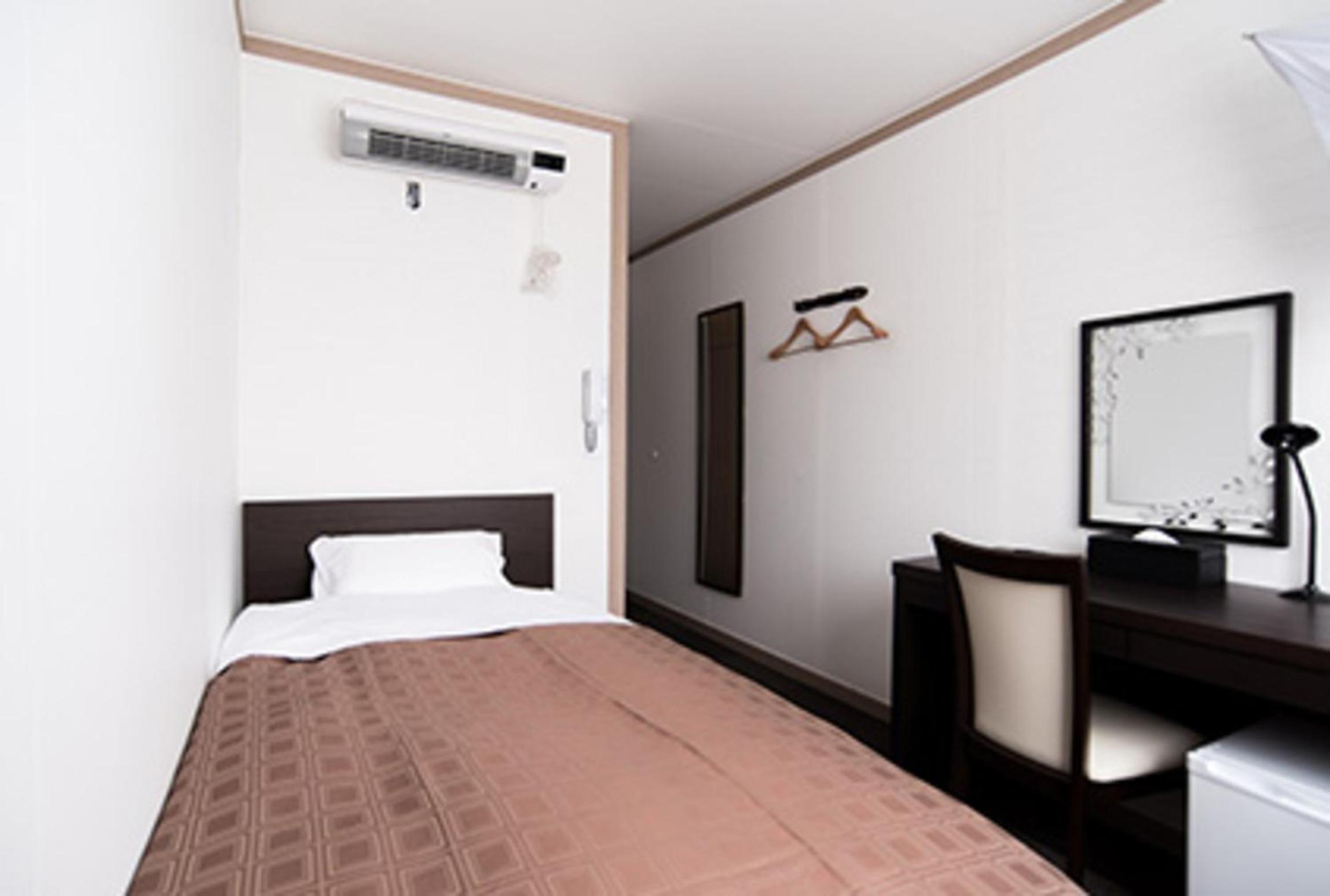 Single Room - Smoking photo 1