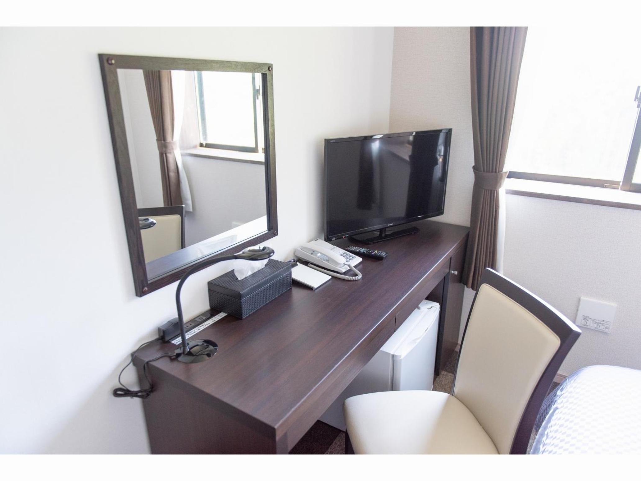 Single Room - Smoking photo 3