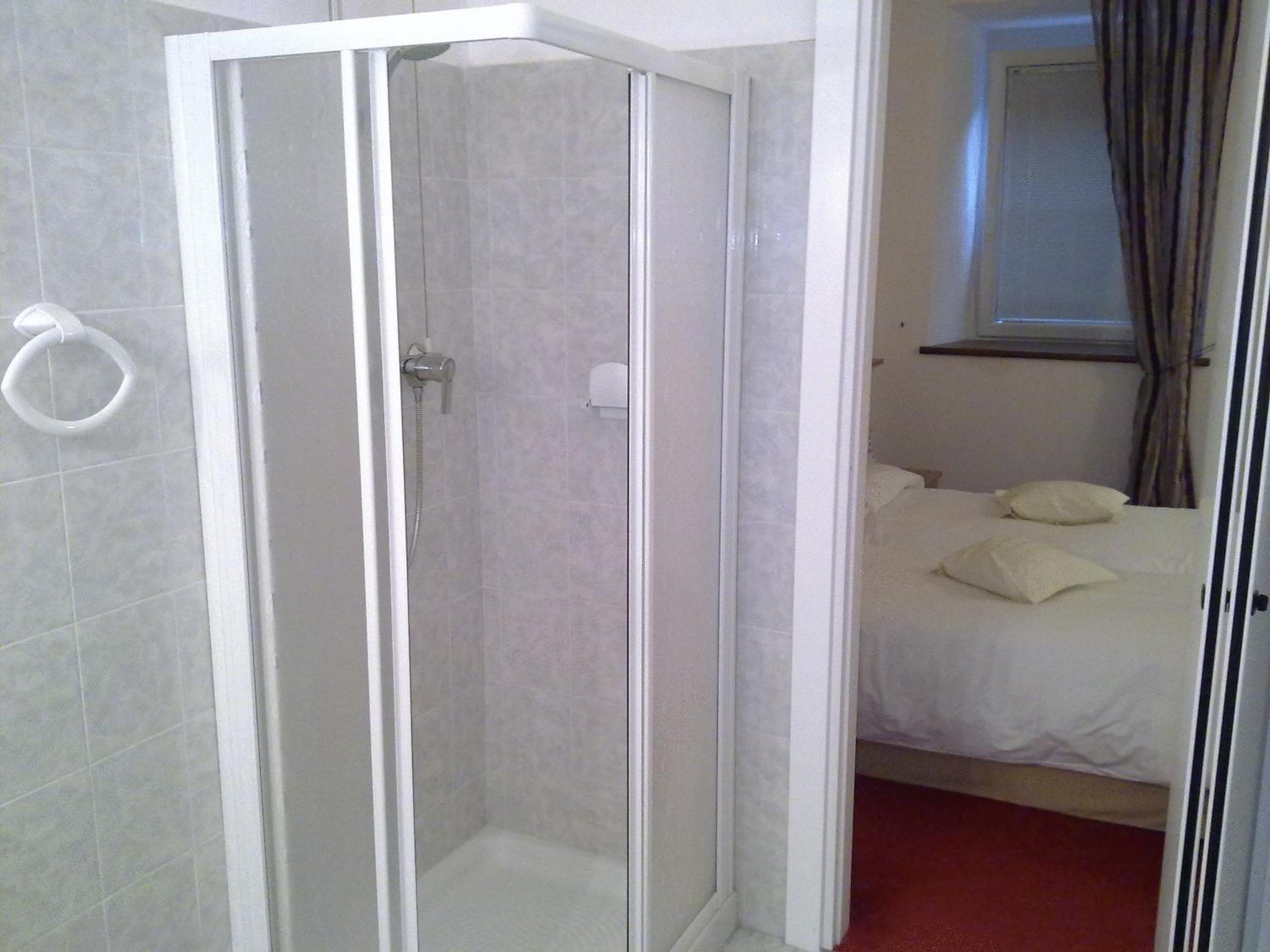 Double or Twin Room - Photo 4