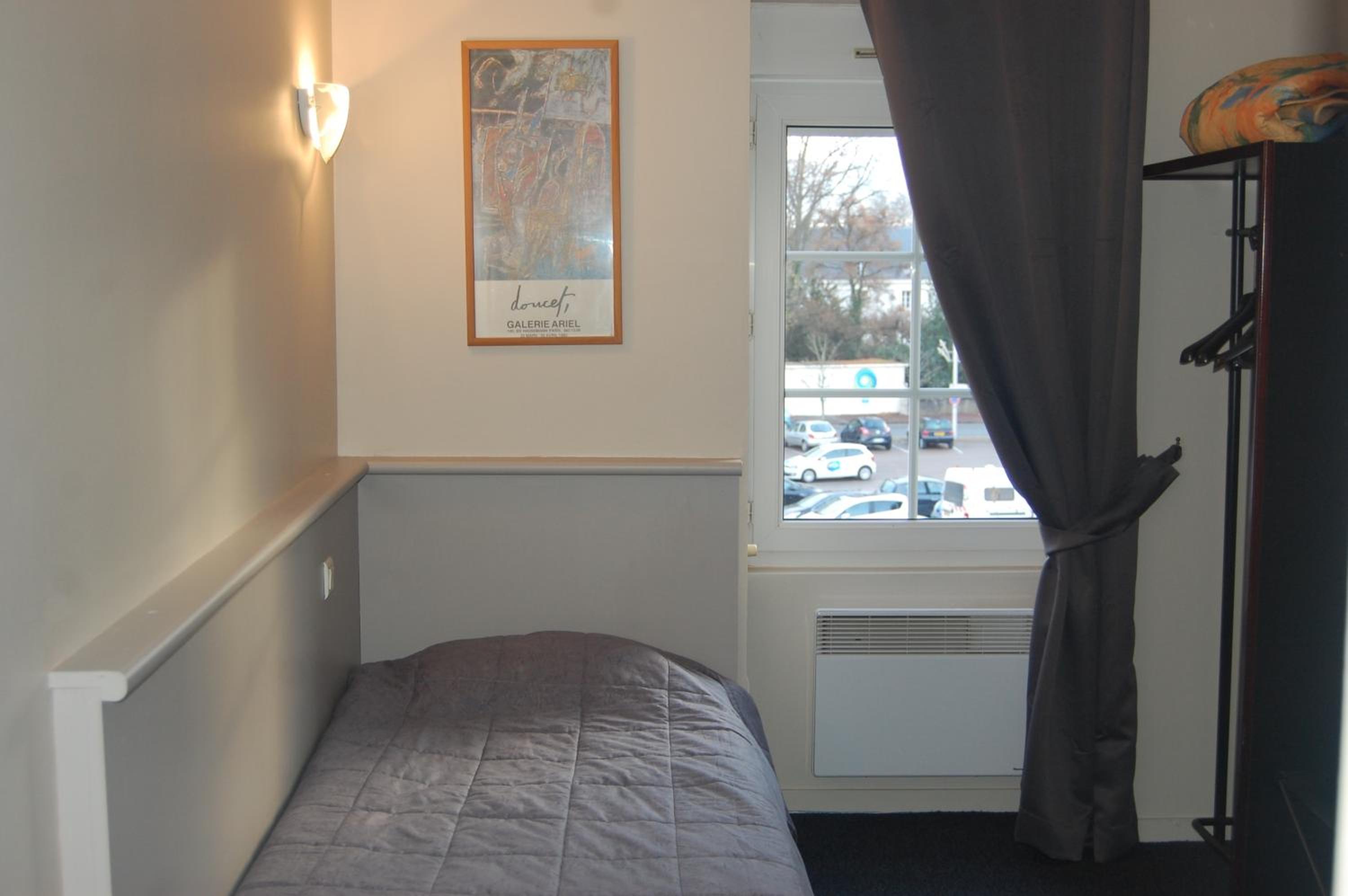 Single Room with Private Bathroom photo 1