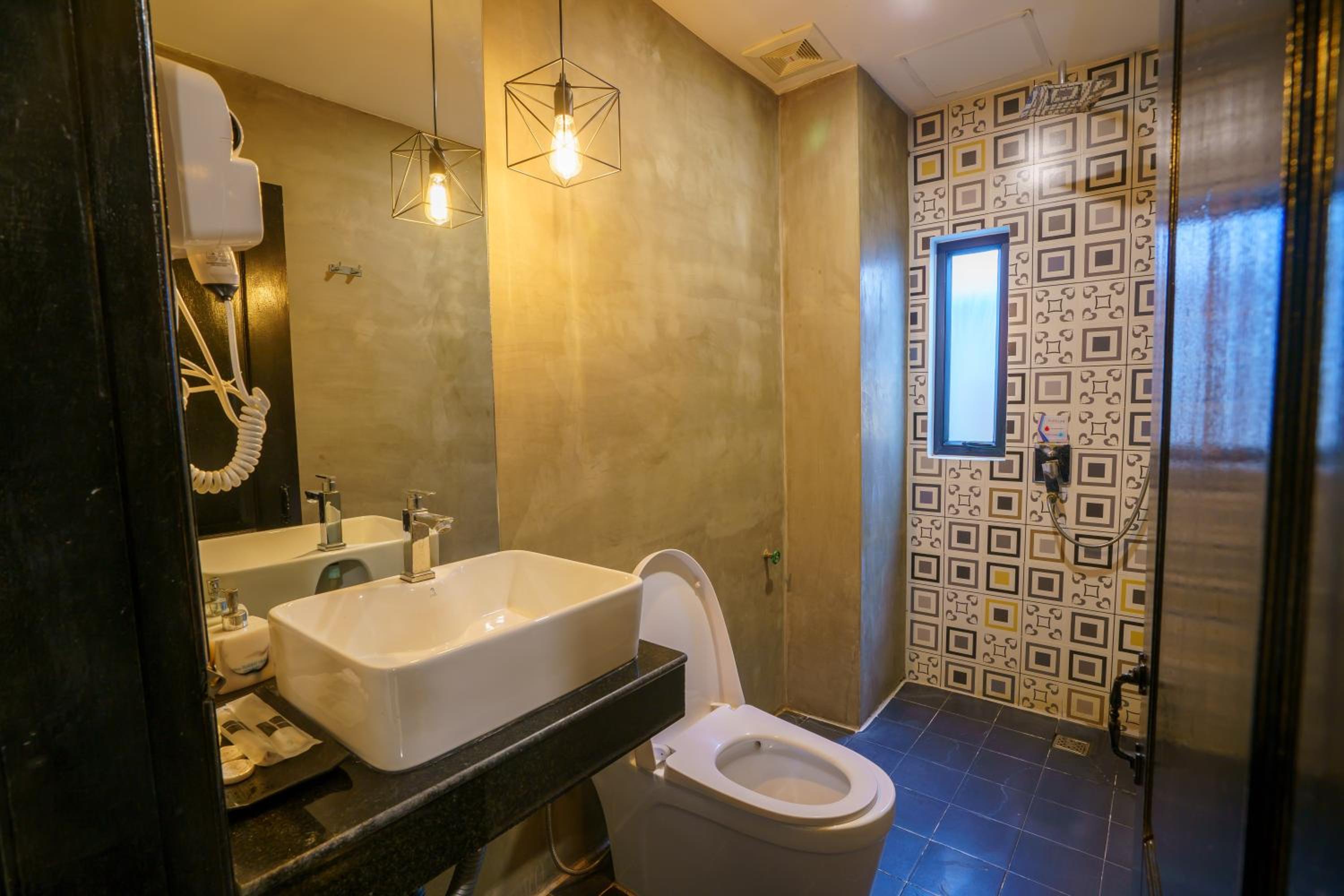 King Suite - Photo 3
