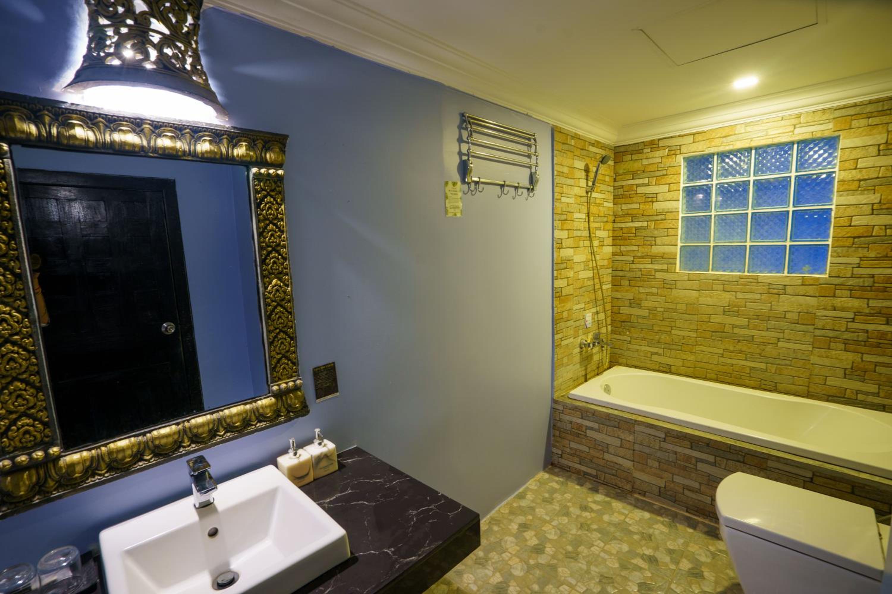King Suite - Photo 4