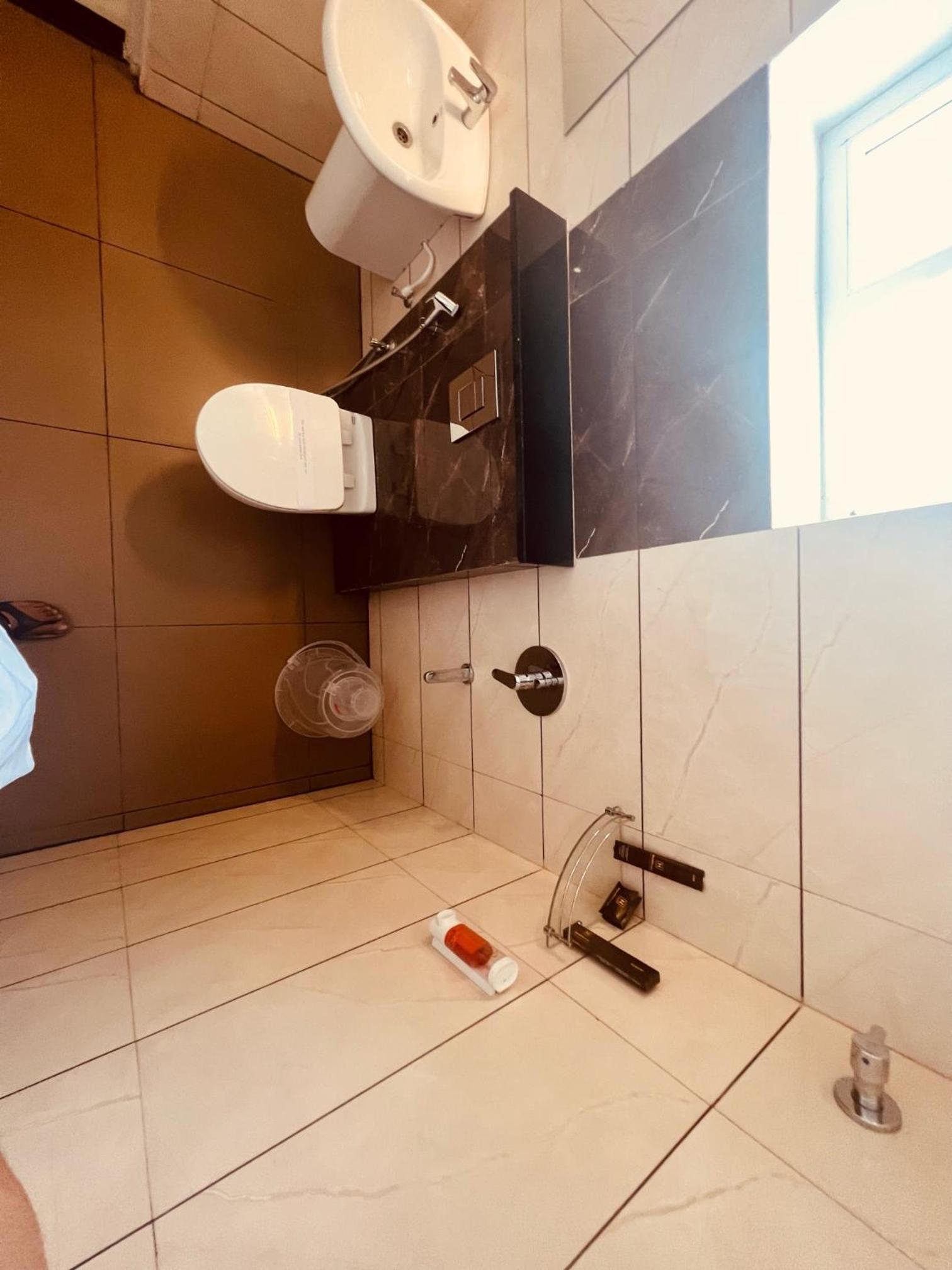 Deluxe Double Room (2 Adults + 1 Child) - Photo 2