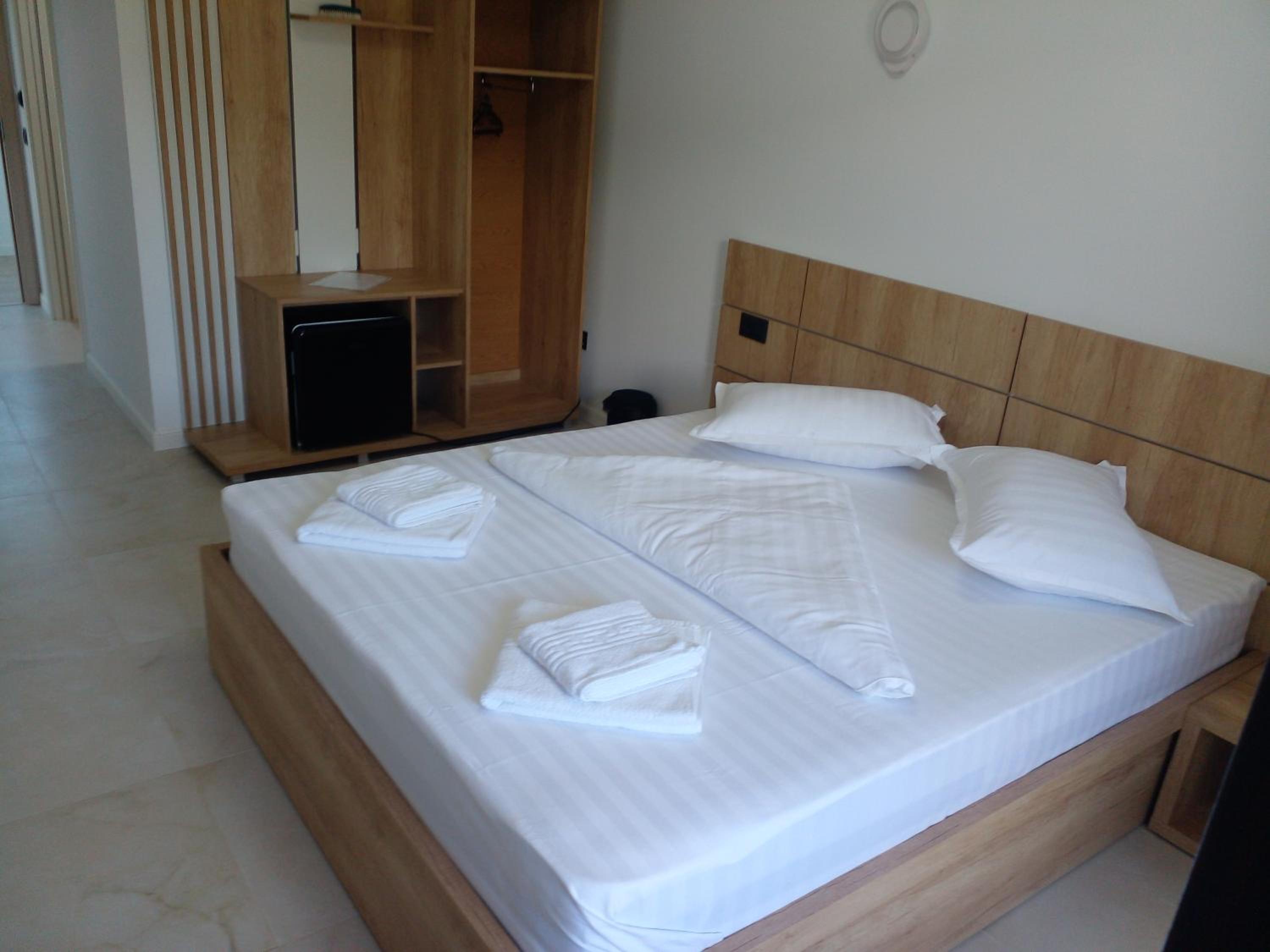 Double Room - Photo 8