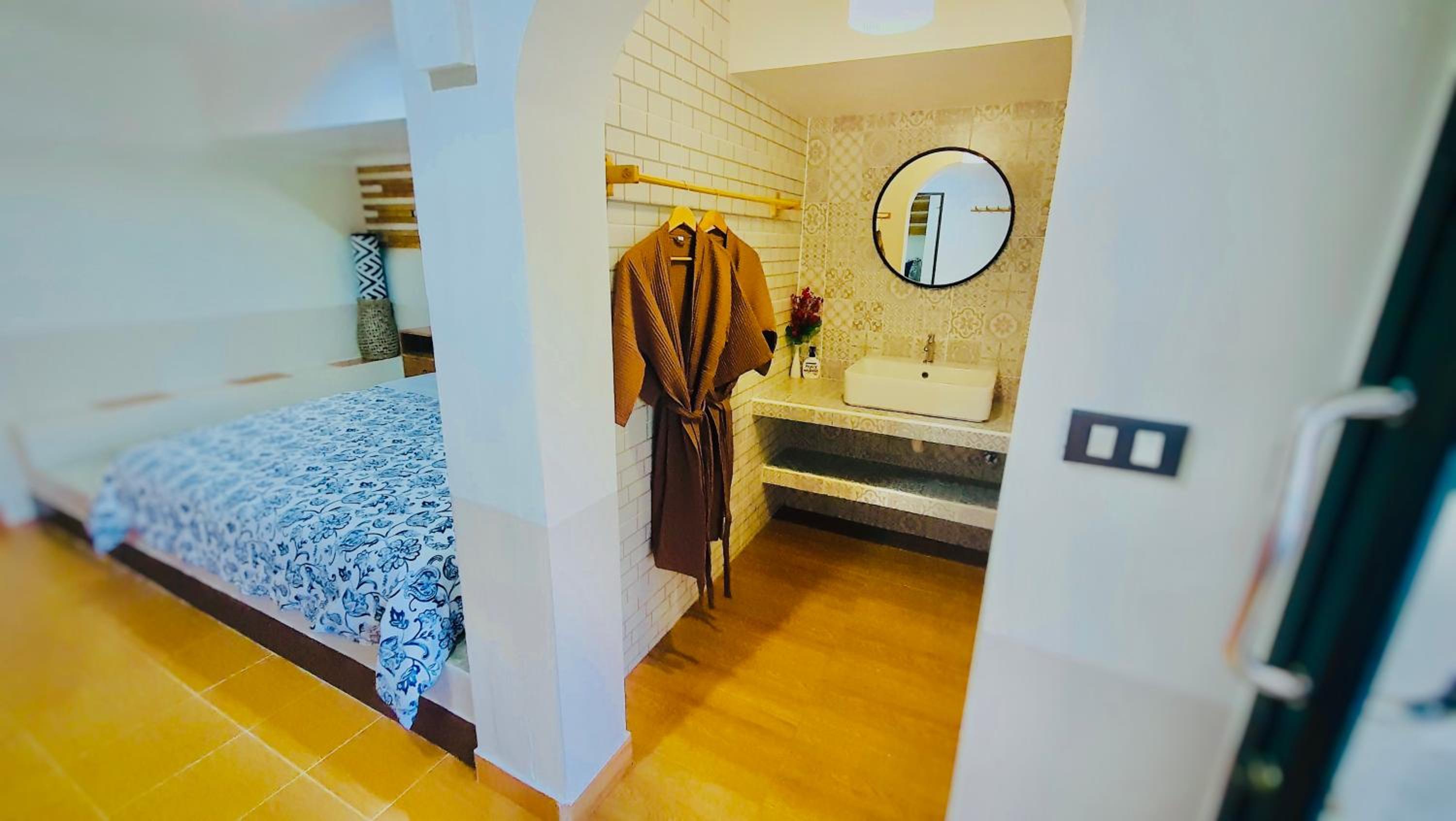 Deluxe Double Room with Balcony and Sea View - Photo 2