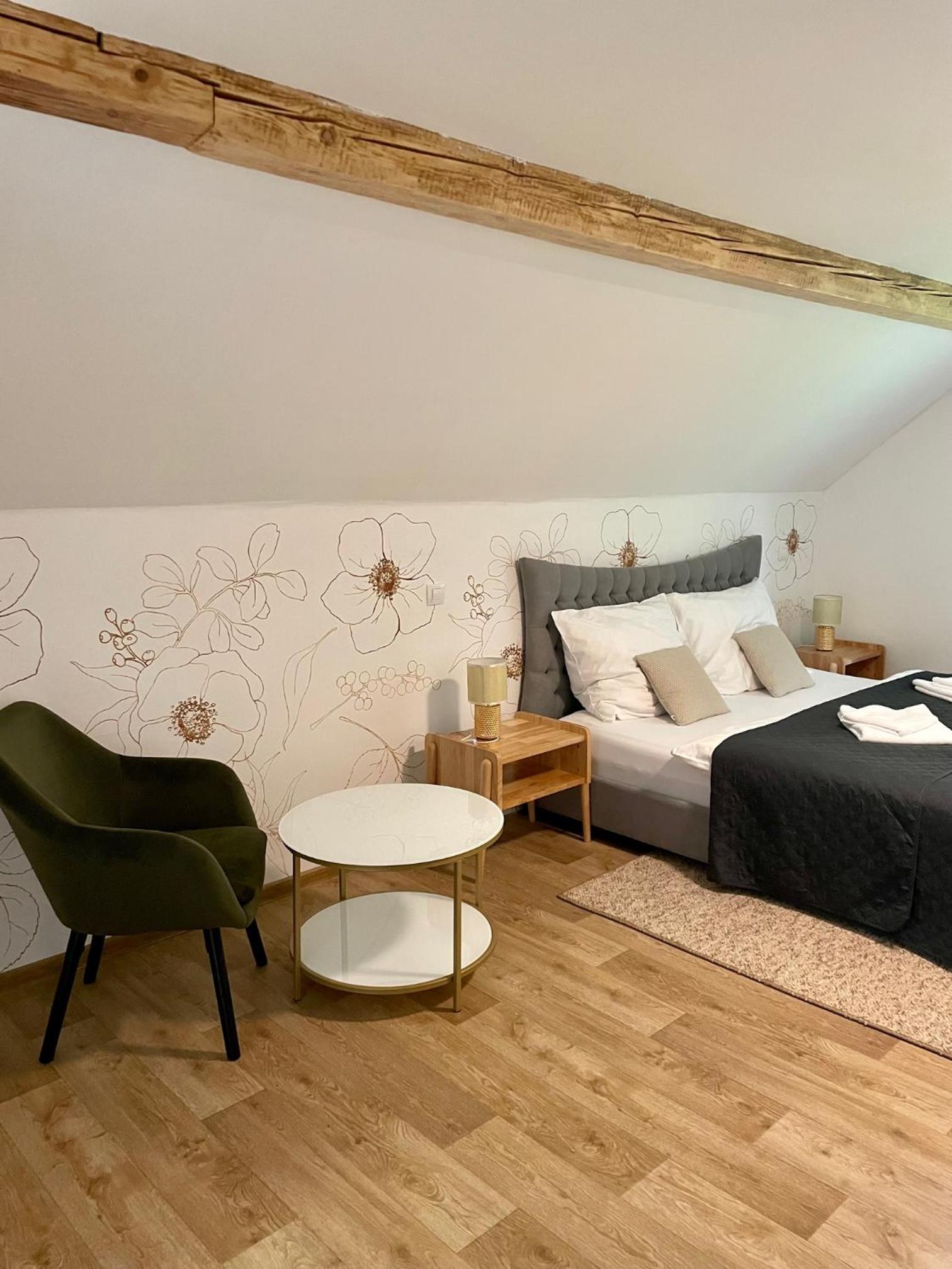 Deluxe Double Room with Bath photo 2