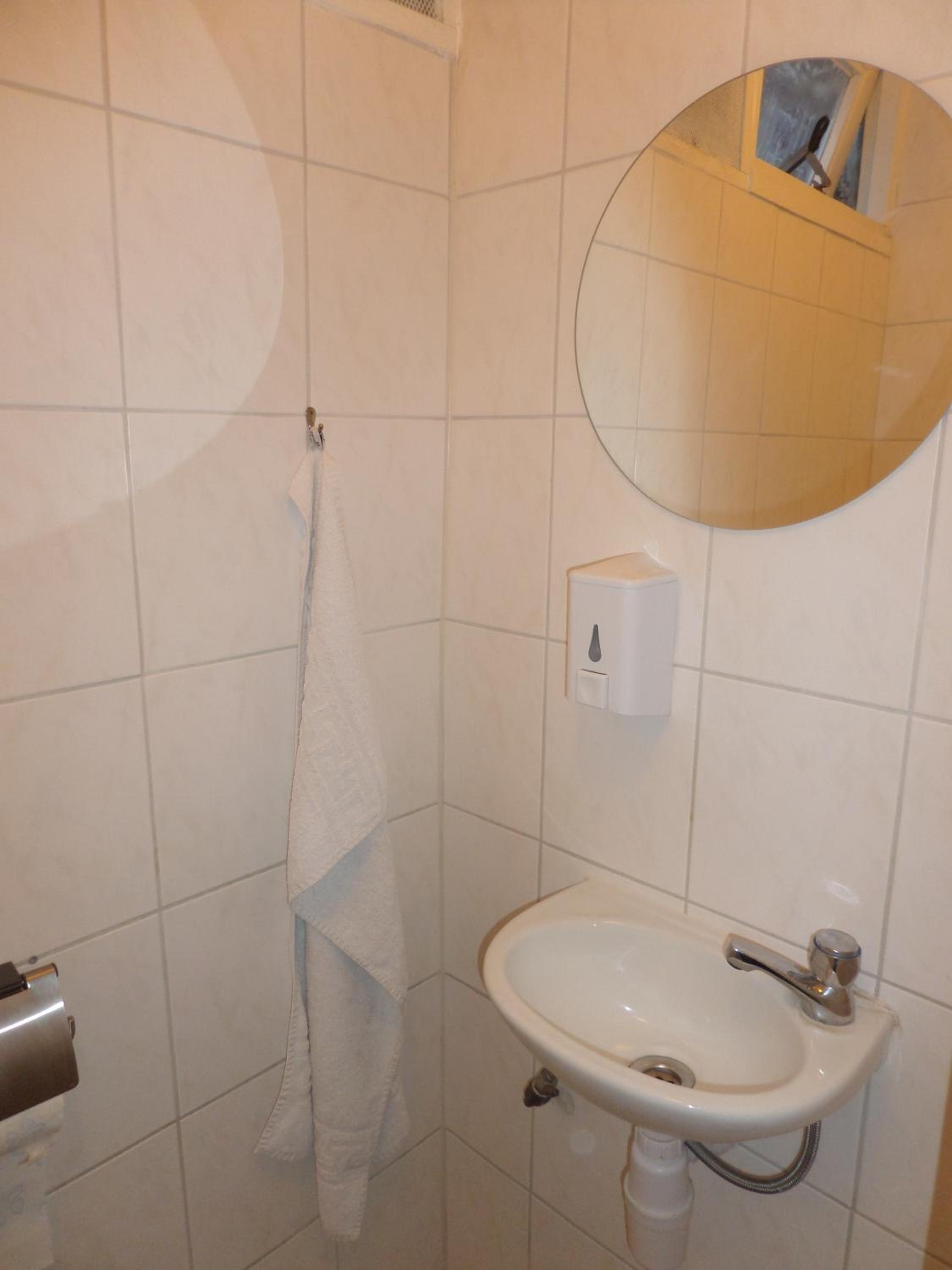 Twin Room with Shared Bathroom photo 2