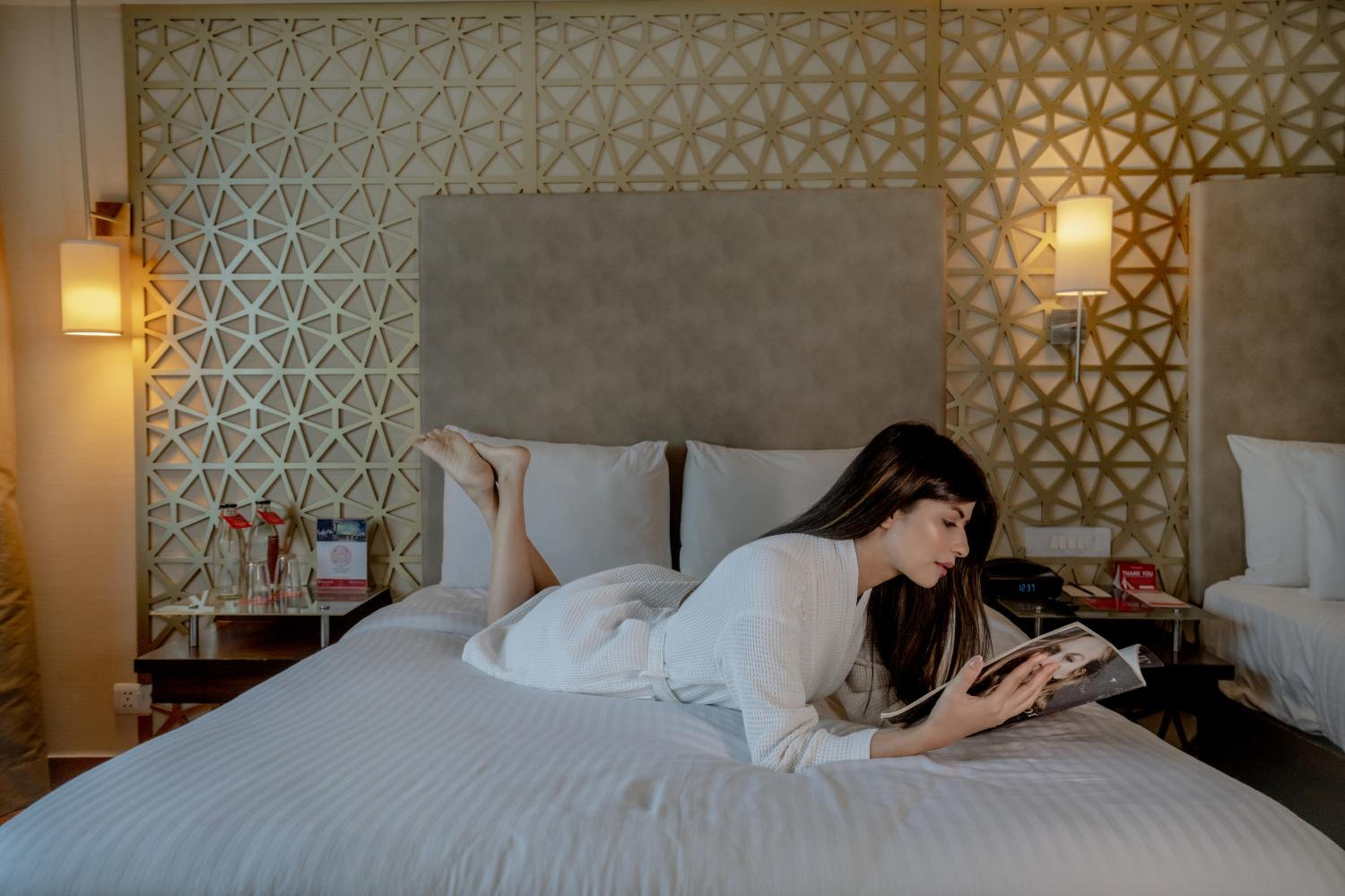 2 Queen Beds, Club Room City View, Non-Smoking - Photo 4