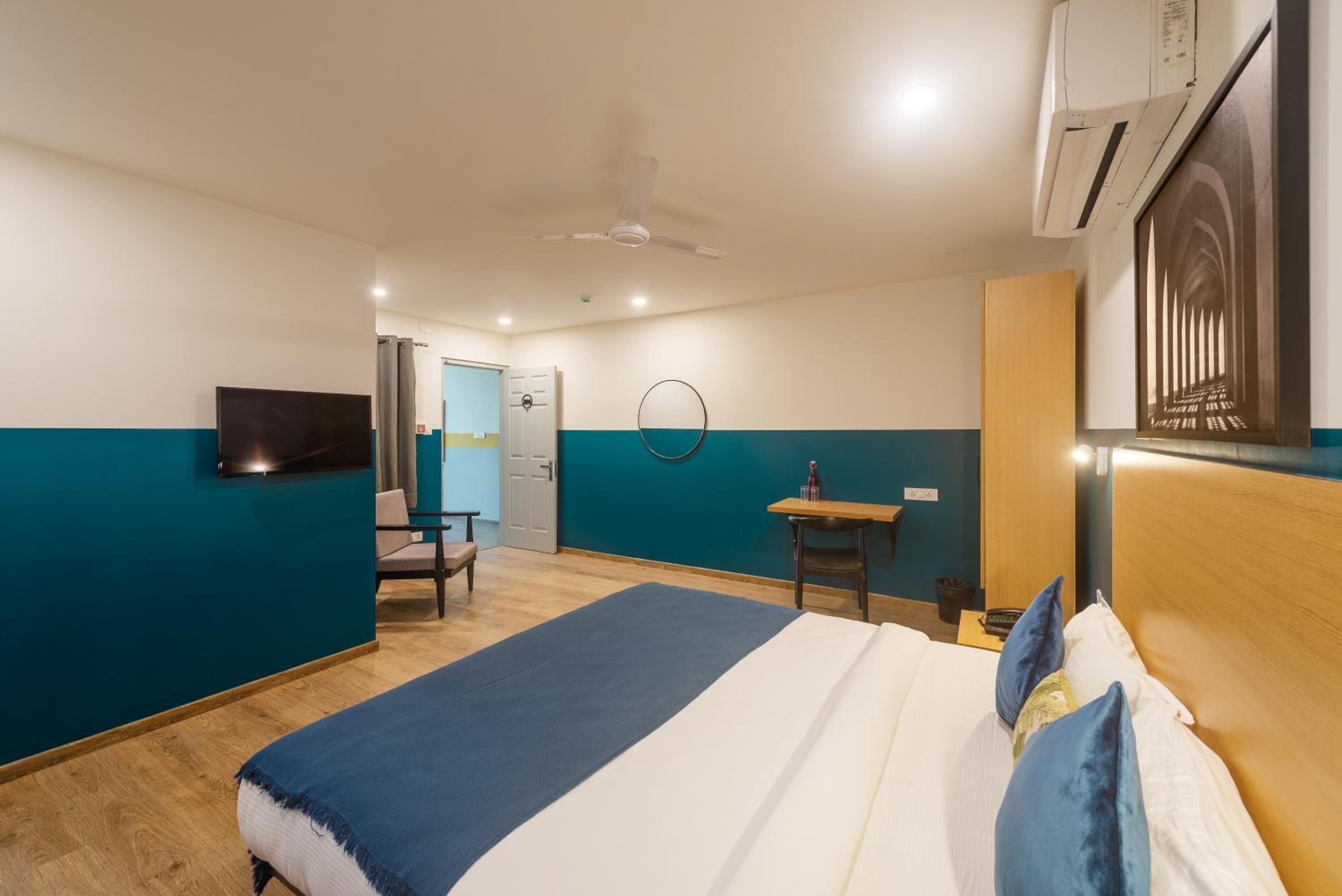Deluxe Double Room - Photo 8