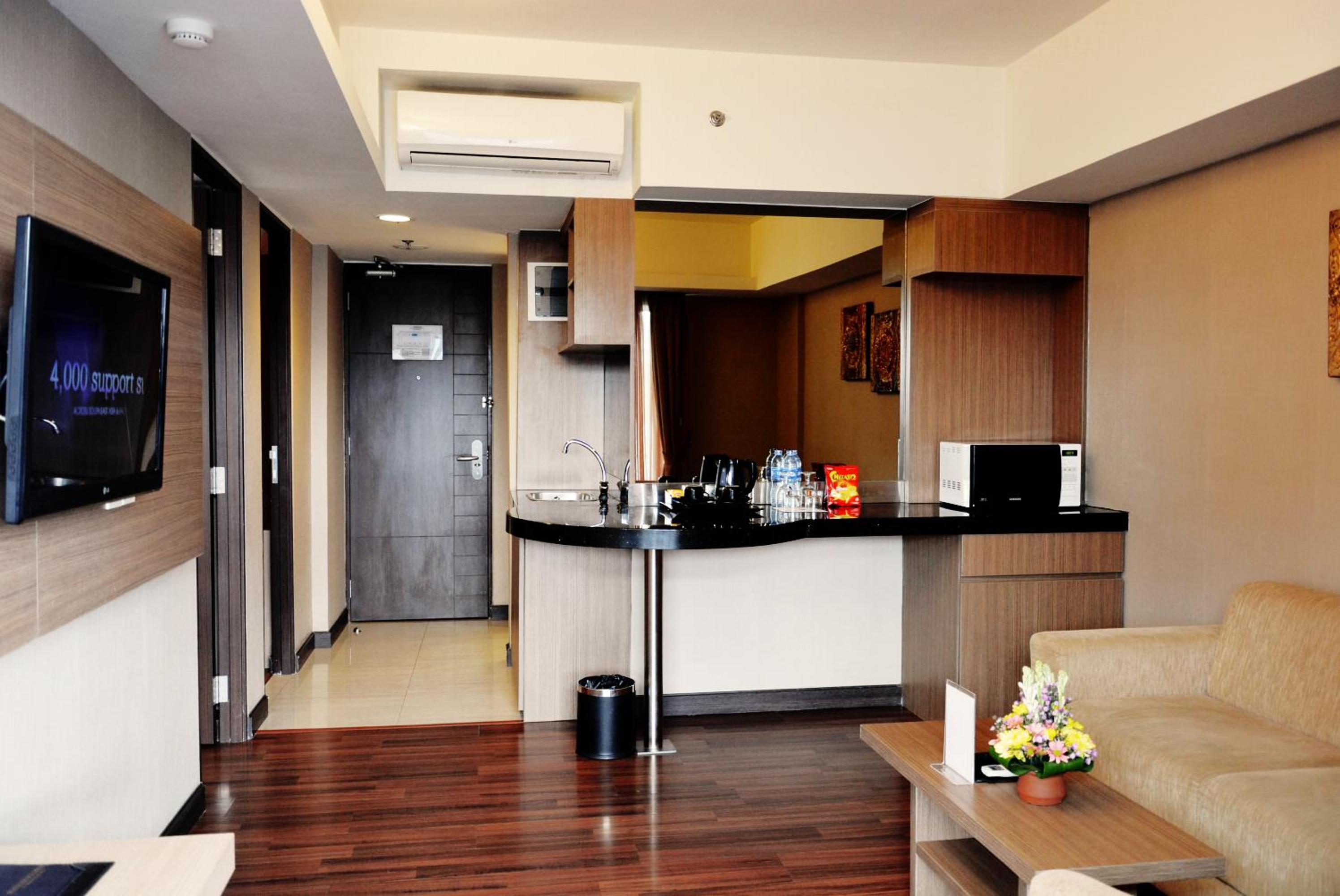 Junior Suite - Non-Smoking photo 2
