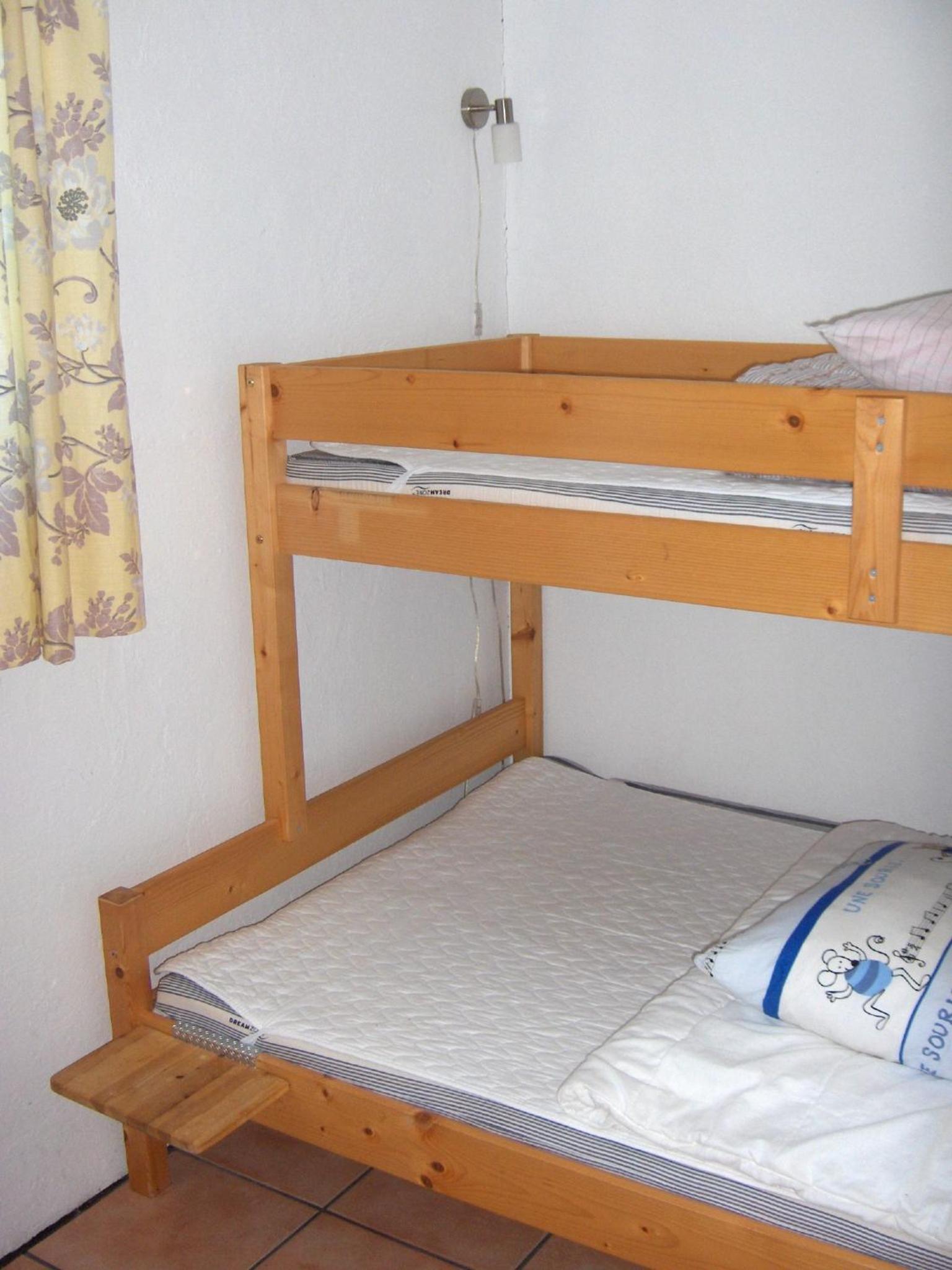 Economy Twin Room with Shared Bathroom photo 2