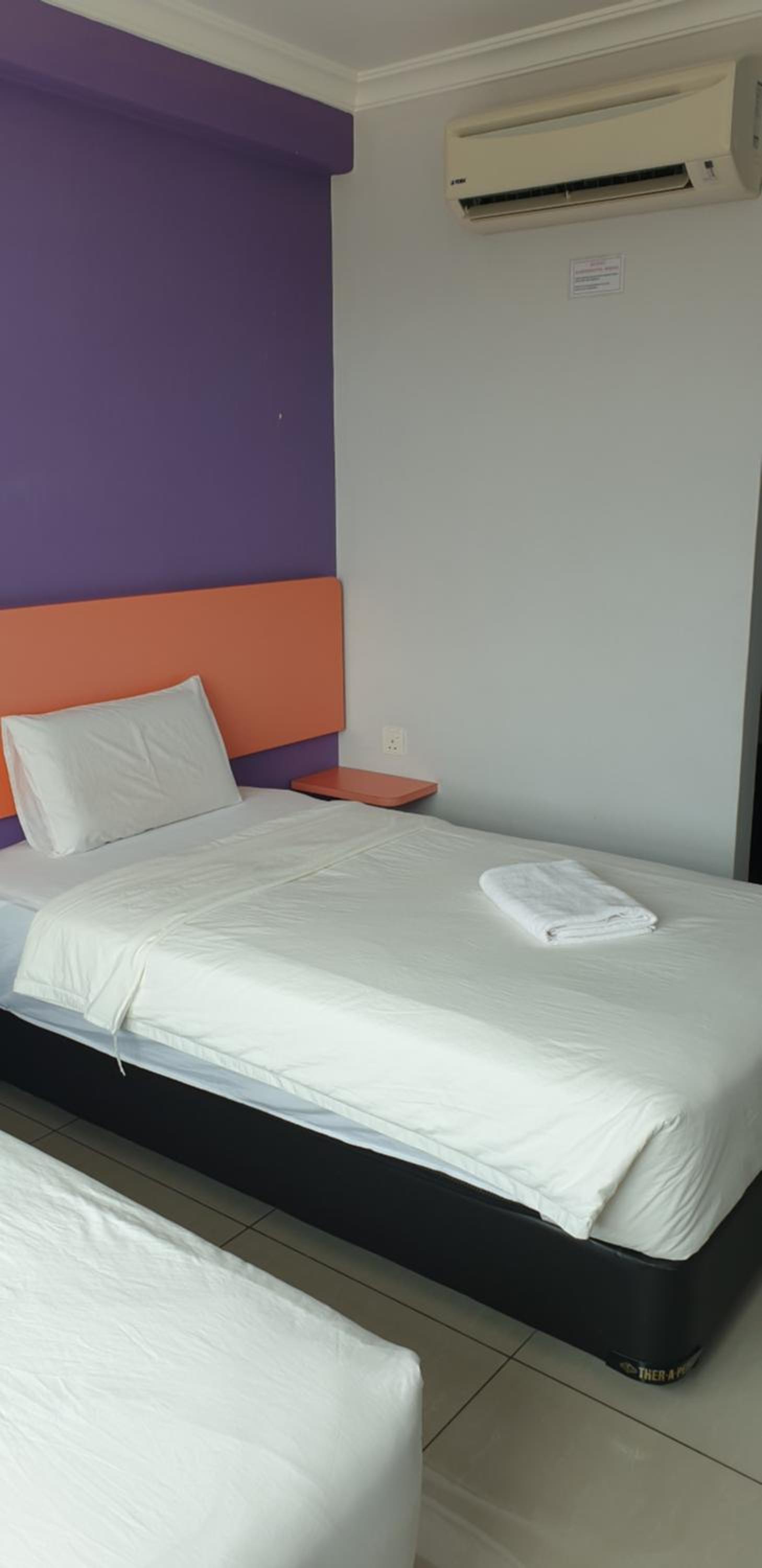 Budget Twin Room - Photo 2