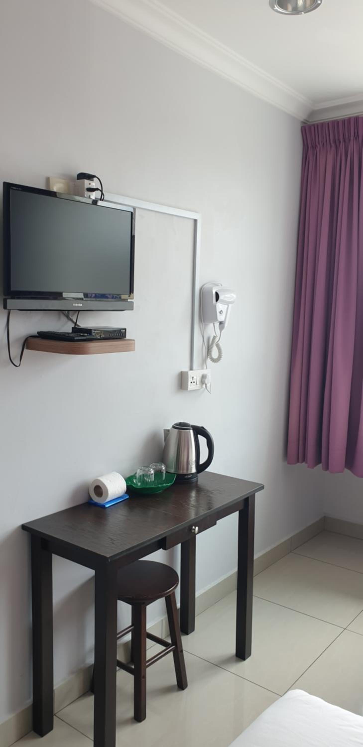 Budget Twin Room - Photo 3