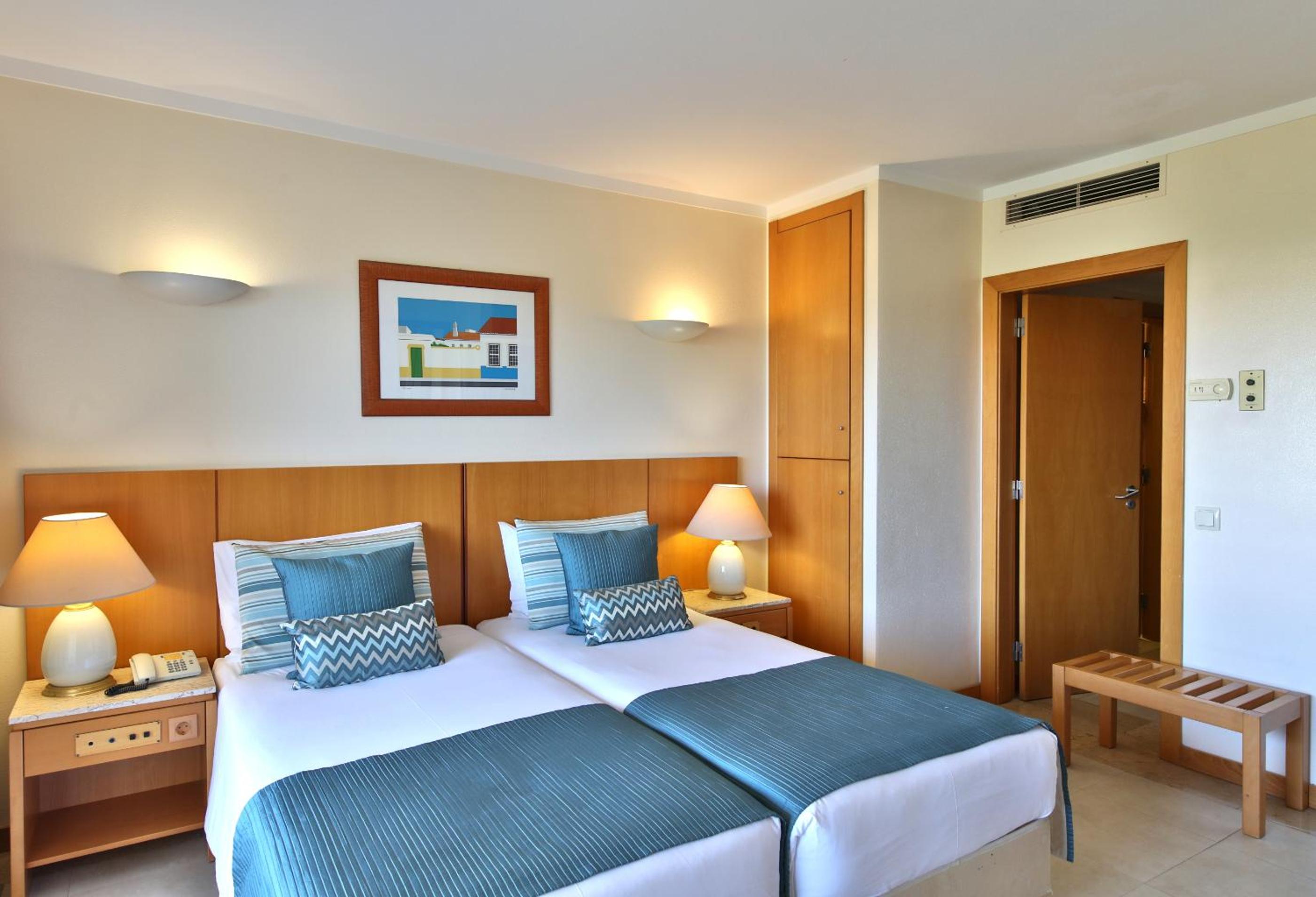 Junior Suite with Partial Sea View