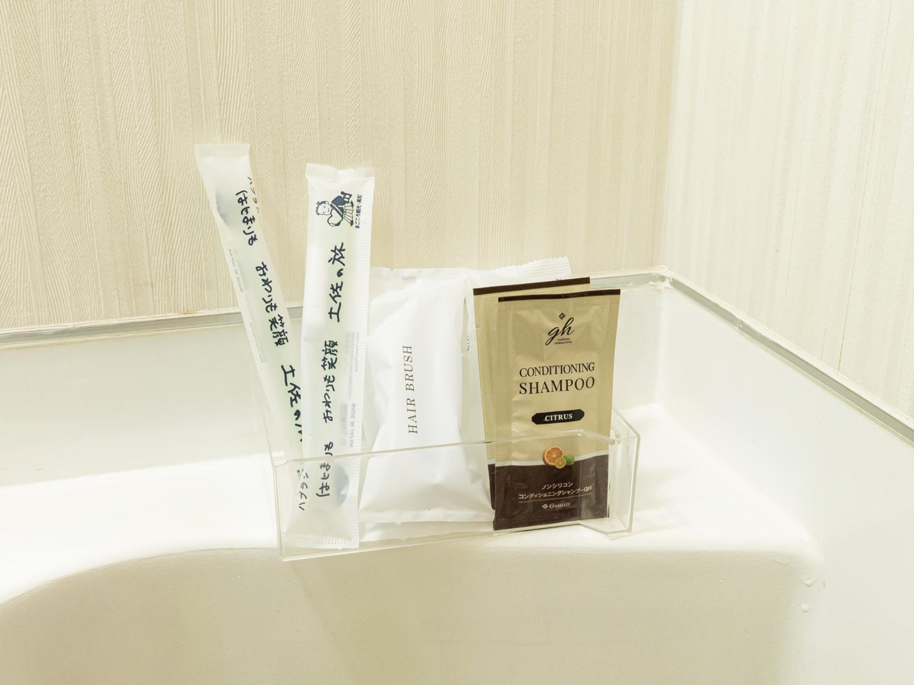 Japanese-Style Family Room with Shared Bathroom - Smoking photo 2