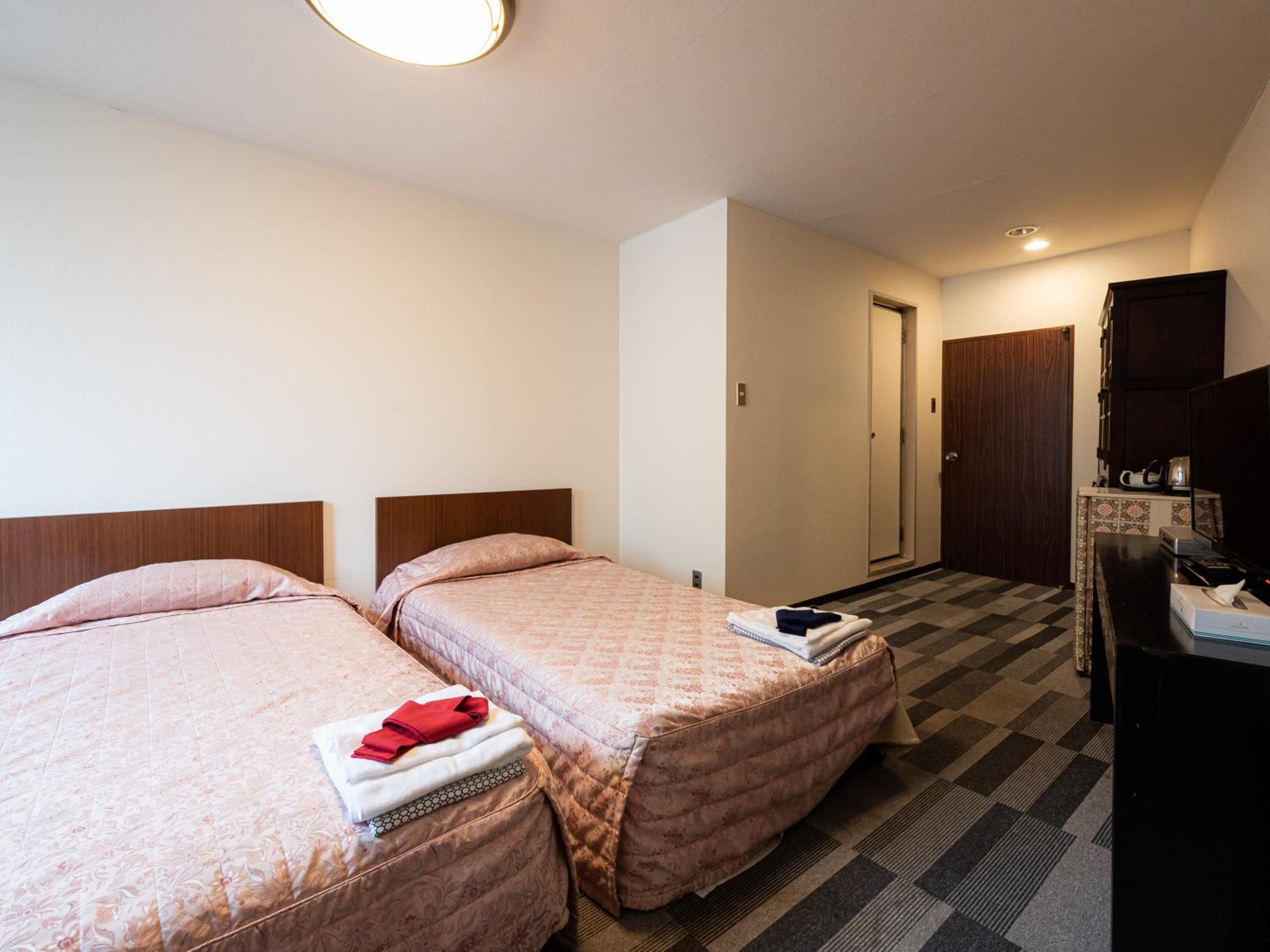 Twin Room - Smoking photo 1