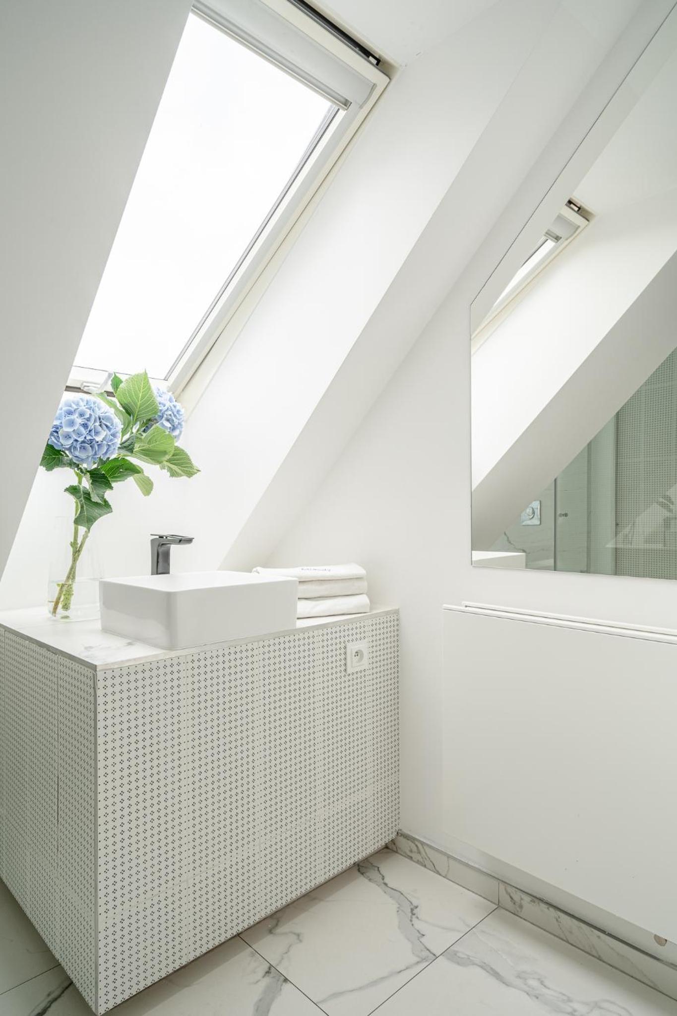 One-Bedroom Apartment - Photo 15