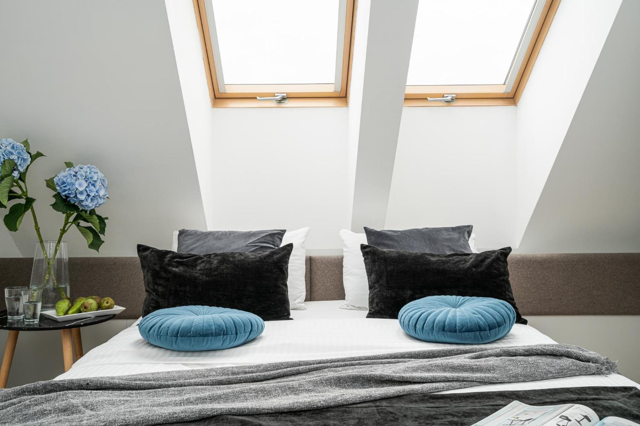 One-Bedroom Apartment - Photo 3